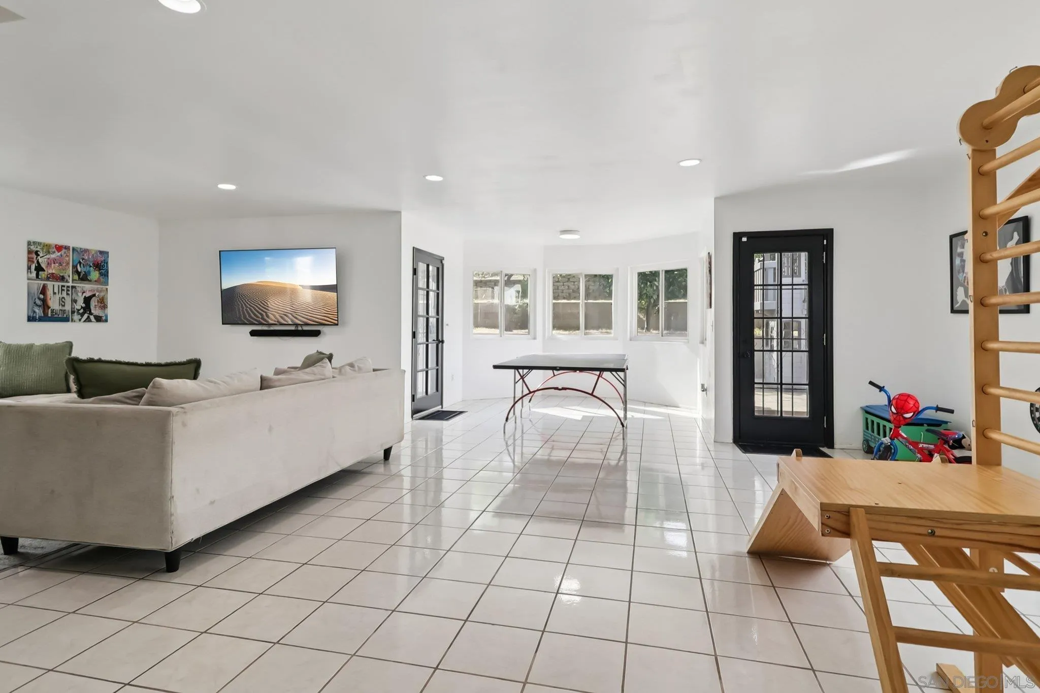 https://cdn.realtyfeed.com/cdn/127/260007615/00e289ebf381a5a7361979ec343ca786.webp