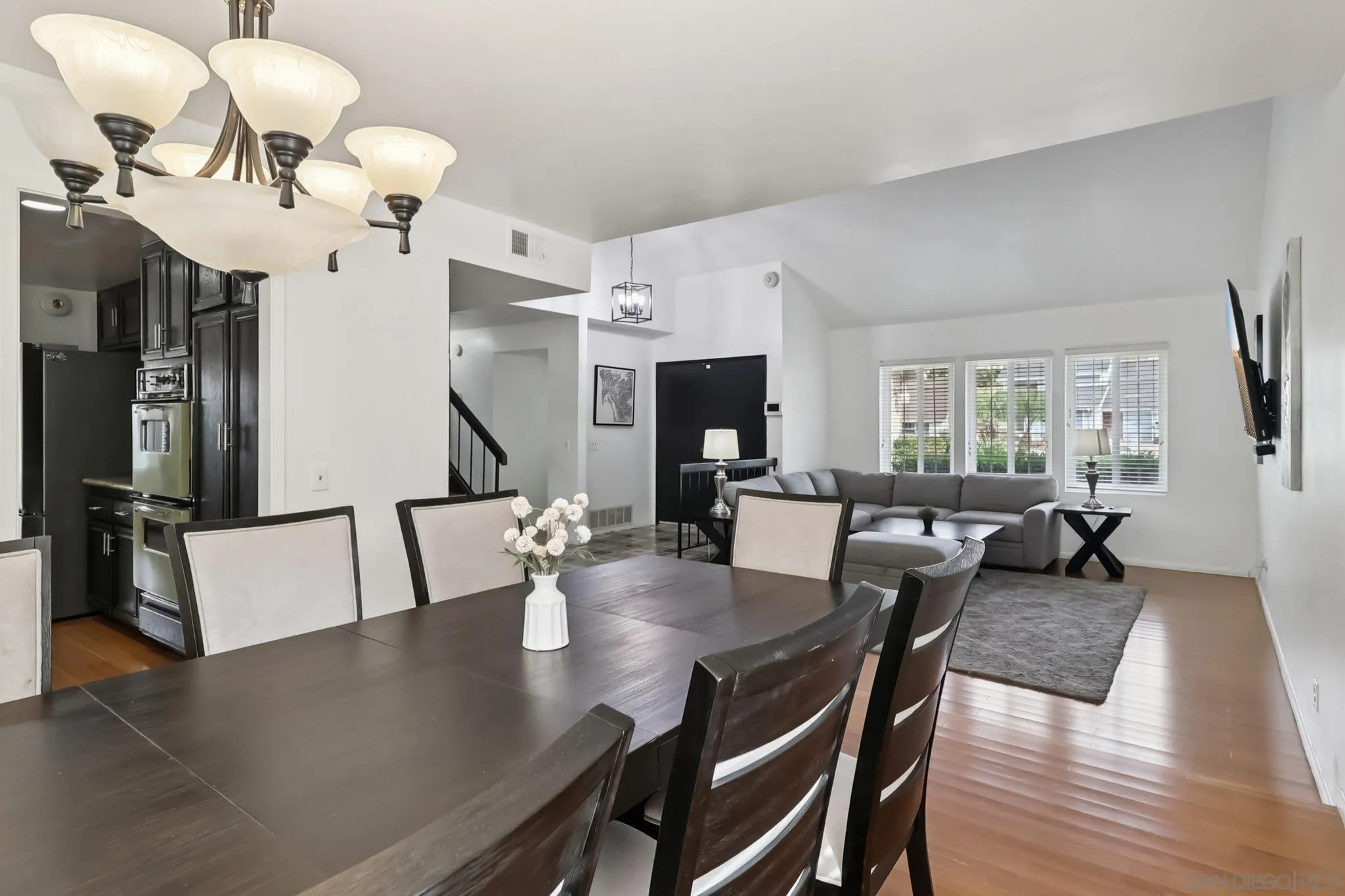 https://cdn.realtyfeed.com/cdn/127/260007615/a41bebc2673b847aa57898c9b99c343b.webp