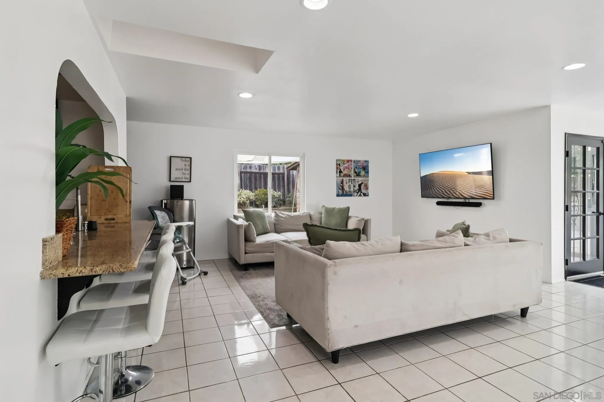 https://cdn.realtyfeed.com/cdn/127/260007615/b1e8c3771b9743d1924e5ea95b968b33.webp