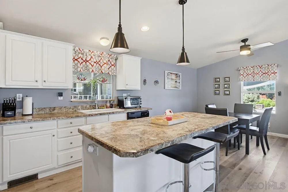 https://cdn.realtyfeed.com/cdn/127/260007623/2ee14abcda32aed8b5c400da152aa274.webp