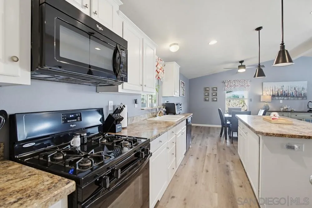 https://cdn.realtyfeed.com/cdn/127/260007623/40f86da8aa413718cf97020e1acf3f23.webp