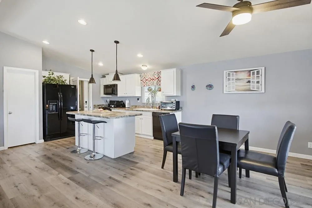 https://cdn.realtyfeed.com/cdn/127/260007623/59bcb0c7df0e2a03213d7210b3e42f4d.webp