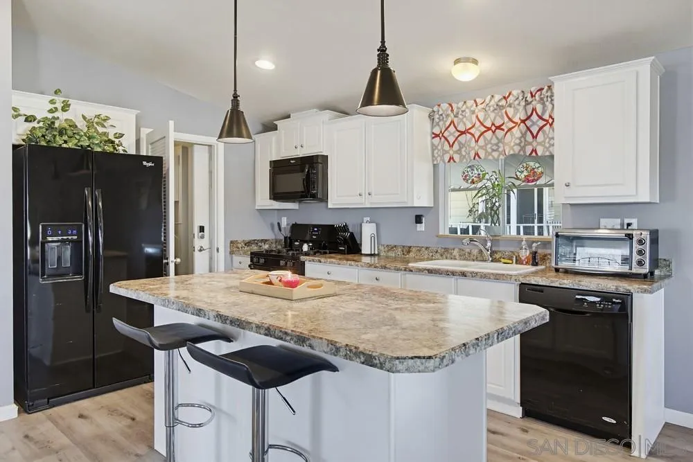 https://cdn.realtyfeed.com/cdn/127/260007623/cd1bd1fbca638c0fabd59038c422cb8d.webp