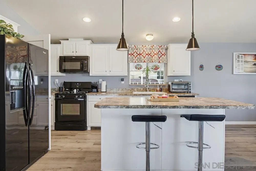 https://cdn.realtyfeed.com/cdn/127/260007623/fb6e804f8cabe46553e106d3b1c3d769.webp