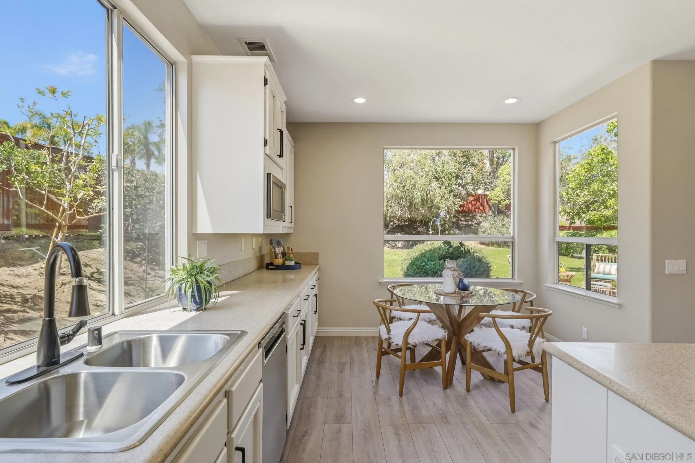 https://cdn.realtyfeed.com/cdn/127/260007631/1ddf6b6a69936cefdc4553f97c545742.webp