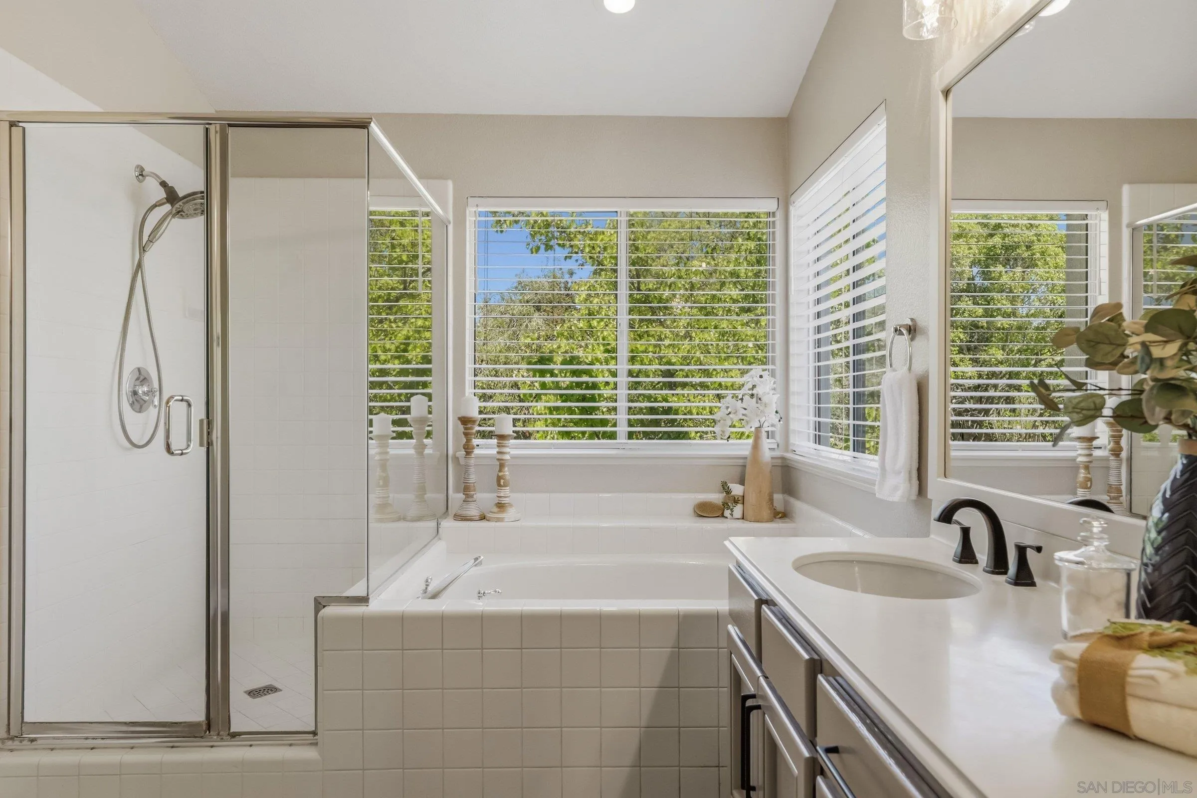https://cdn.realtyfeed.com/cdn/127/260007631/5eab55df43656f390a44670b9f087cfb.webp