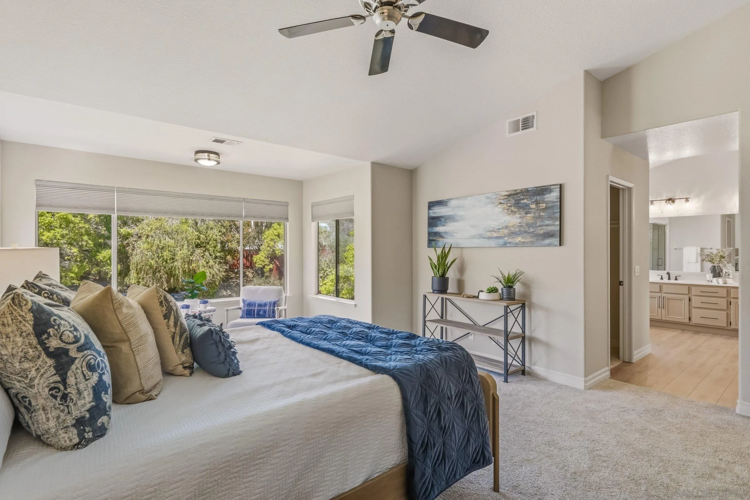 https://cdn.realtyfeed.com/cdn/127/260007631/8493ef57f81f78234d471aca67f8354e.webp