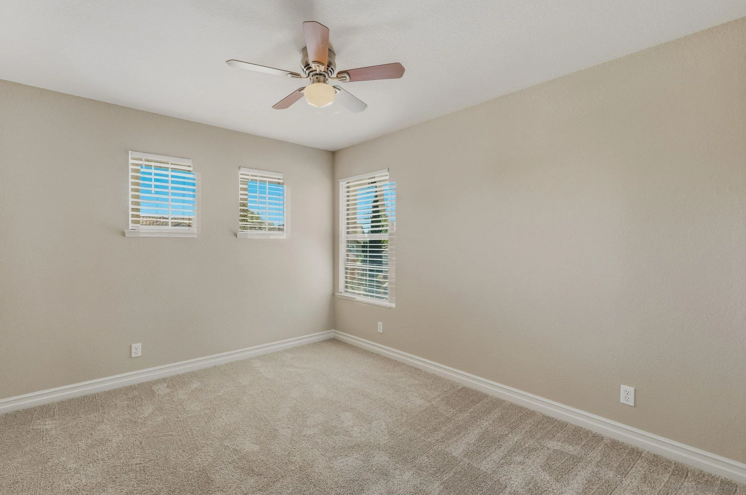 https://cdn.realtyfeed.com/cdn/127/260007631/ba1be82c46c7a5d64957abe5a9a99ae0.webp
