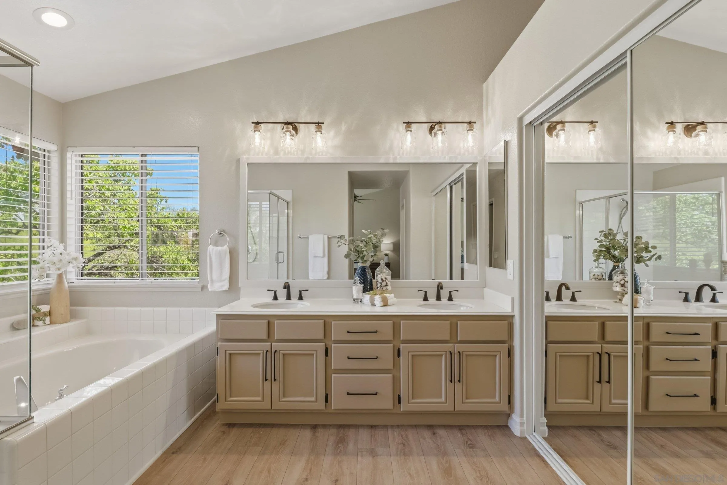 https://cdn.realtyfeed.com/cdn/127/260007631/f4892e058de86633f8236d917ece5a90.webp