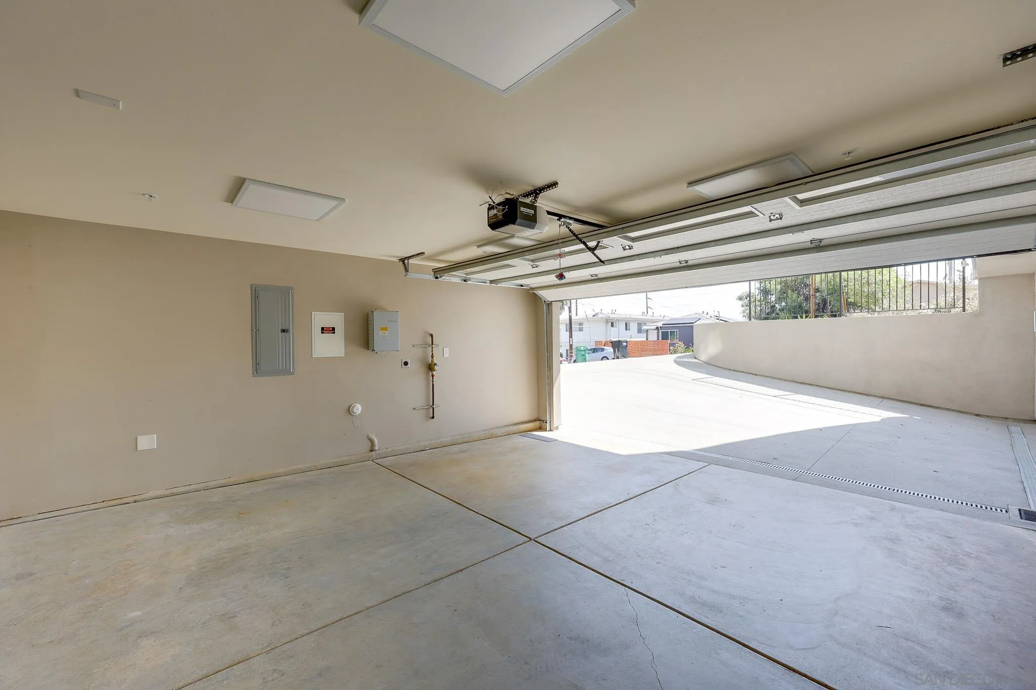 https://cdn.realtyfeed.com/cdn/127/260007635/16172e570c5445c375ba8a9b1fa9bfcb.webp