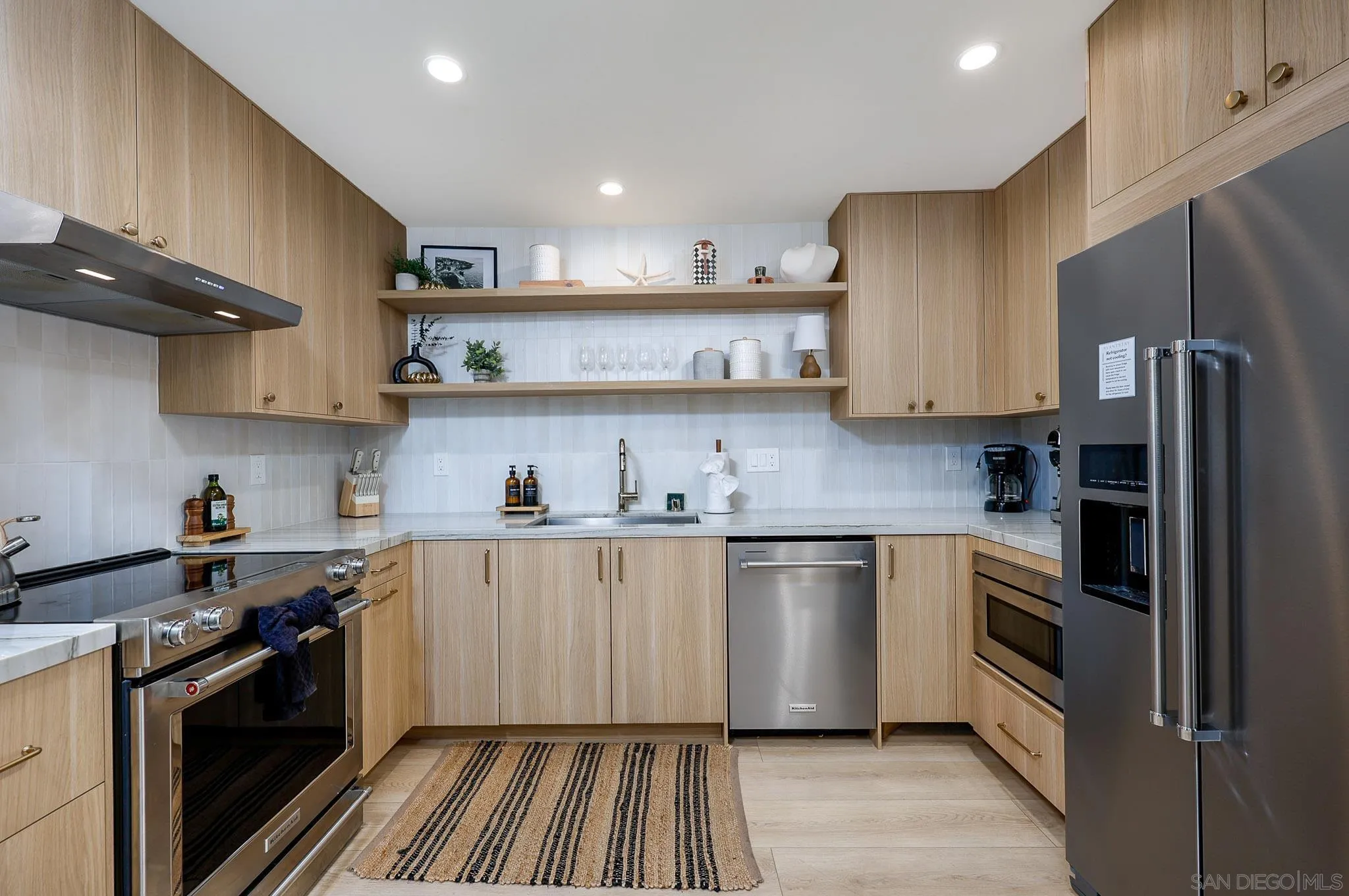 https://cdn.realtyfeed.com/cdn/127/260007635/42211af2d94968b8aa53457d8612837f.webp