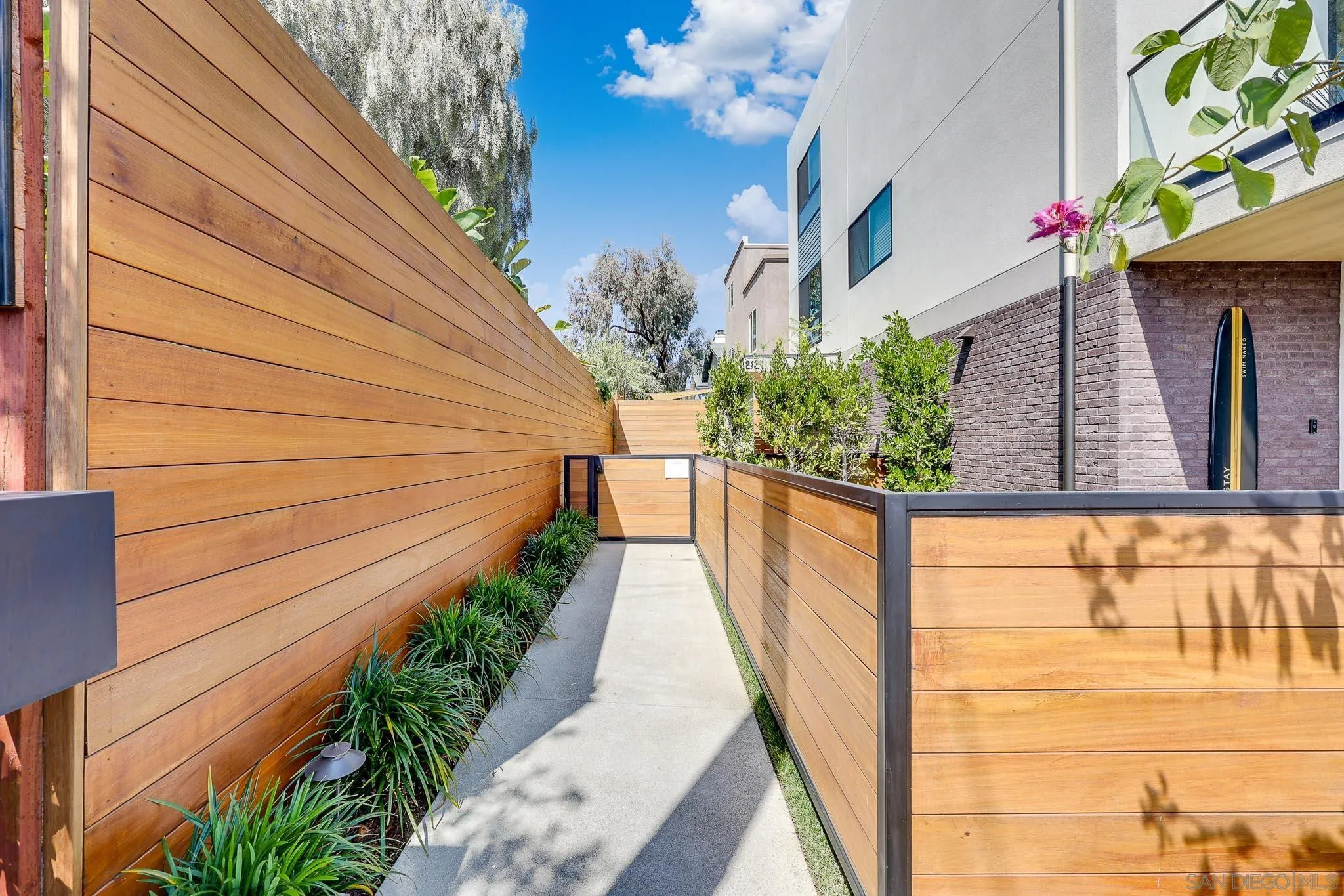 https://cdn.realtyfeed.com/cdn/127/260007635/56bac39ac0a6b2f61d6b213ebe64a550.webp