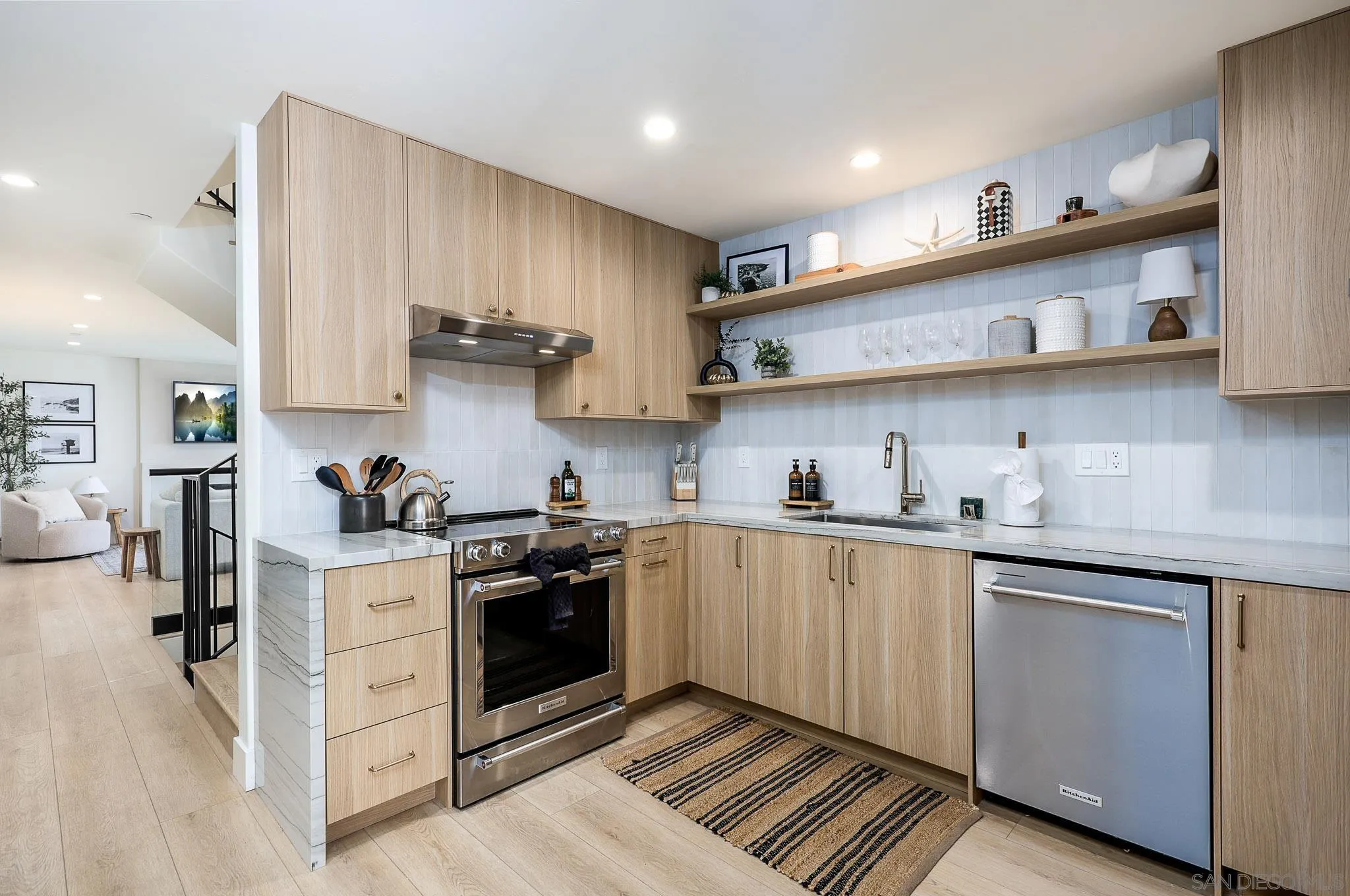 https://cdn.realtyfeed.com/cdn/127/260007635/81bd51ea1504e87eb7688c96088a40a2.webp