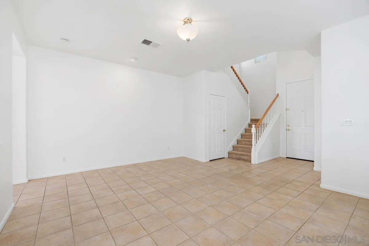 https://cdn.realtyfeed.com/cdn/127/260007636/715cf1b033a1087fb16aa5aea8f192de.webp