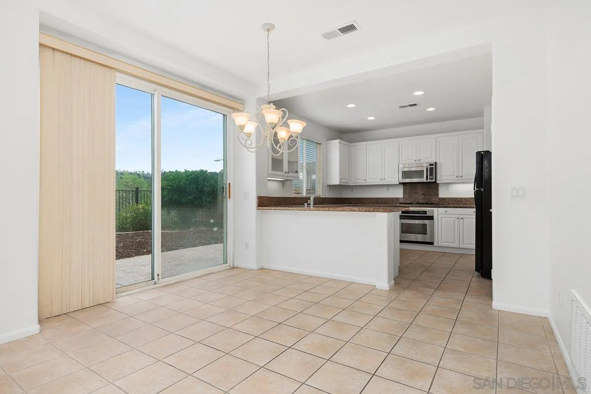 https://cdn.realtyfeed.com/cdn/127/260007636/9ad1fbb2f29708bf87204d36518ca2a4.webp