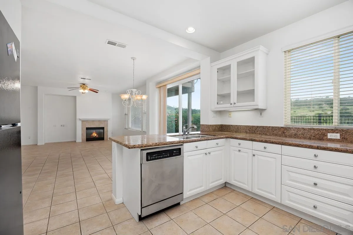 https://cdn.realtyfeed.com/cdn/127/260007636/e52b5f1689a949e45d88f2188d62994f.webp
