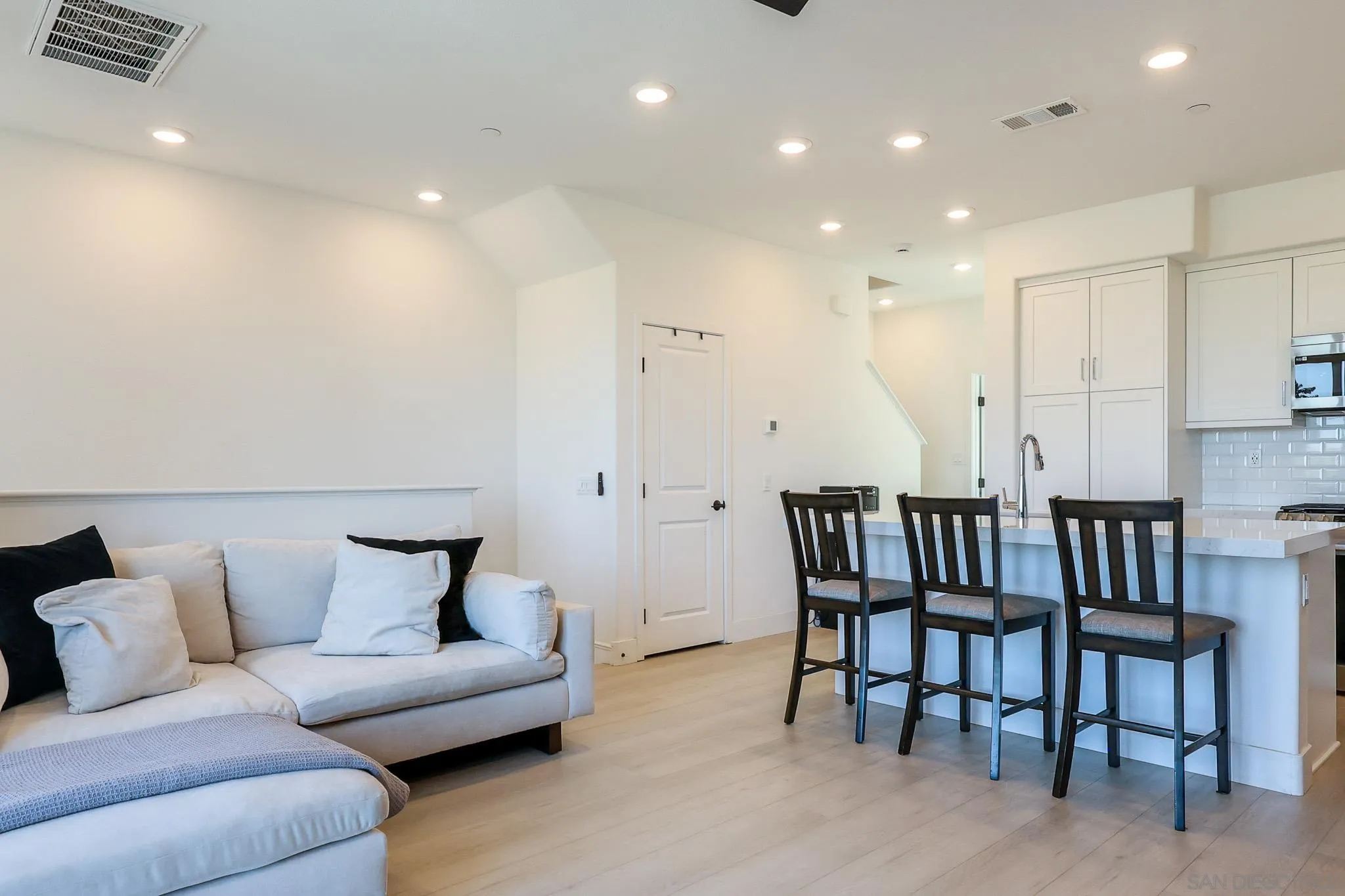 Photo #6: 260007640 Listing: Photo #6