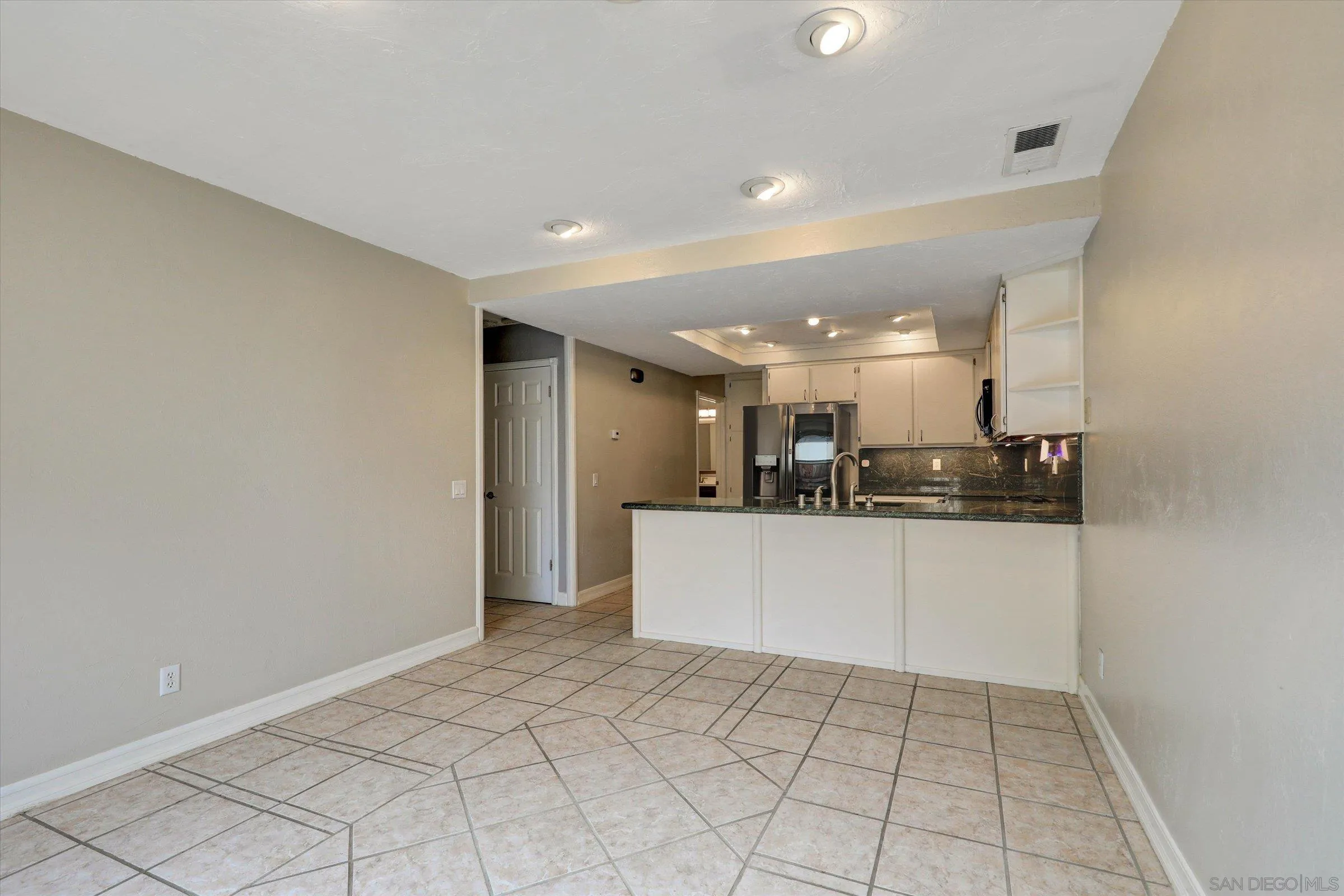 https://cdn.realtyfeed.com/cdn/127/260007642/4c5440ae6b57f0b39bcd8caf24543c67.webp