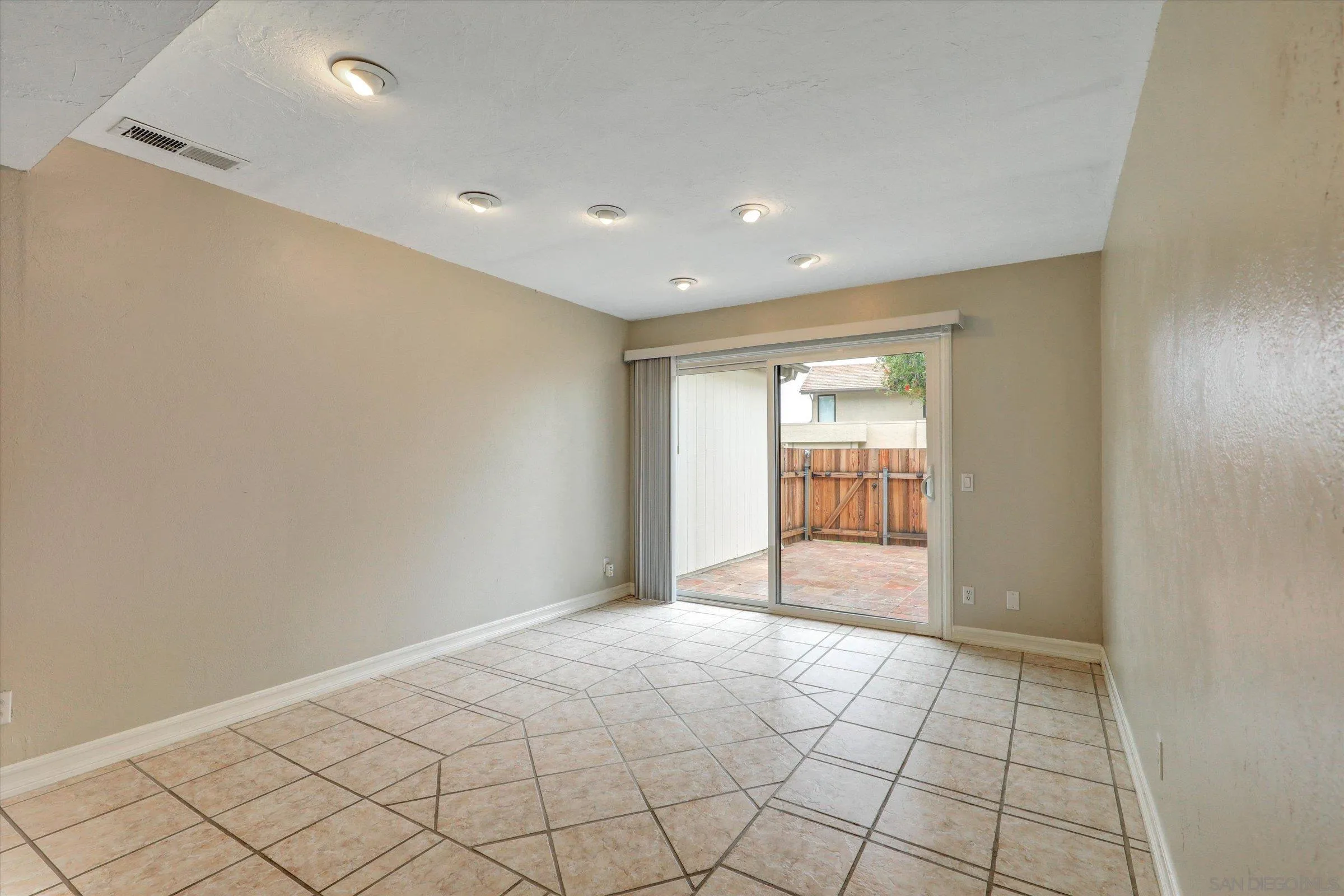 https://cdn.realtyfeed.com/cdn/127/260007642/59a8557fc6f9c5bc582bf95263125d60.webp