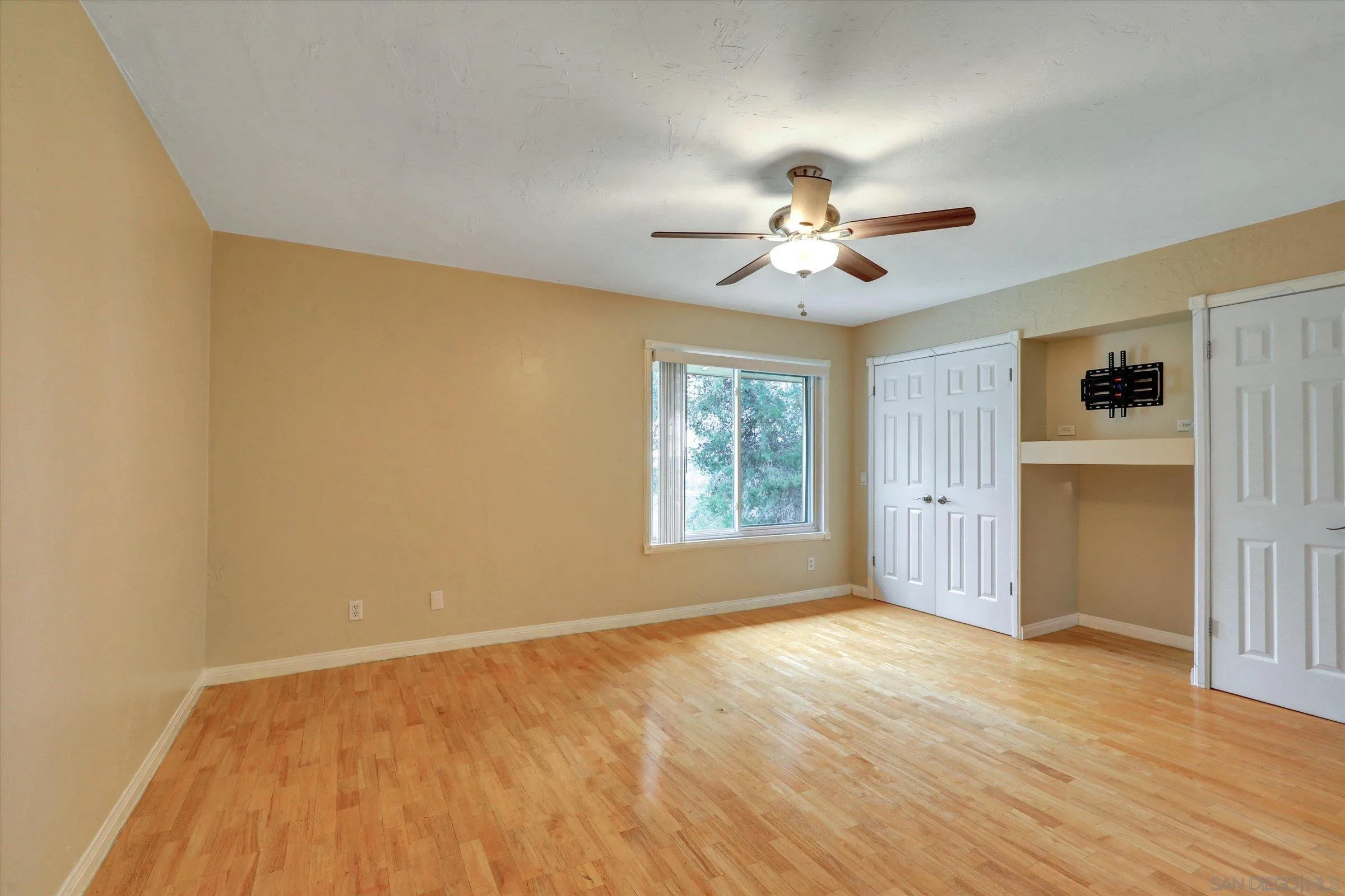 https://cdn.realtyfeed.com/cdn/127/260007642/b42cd7fe1bbf1f890977391c431a3377.webp