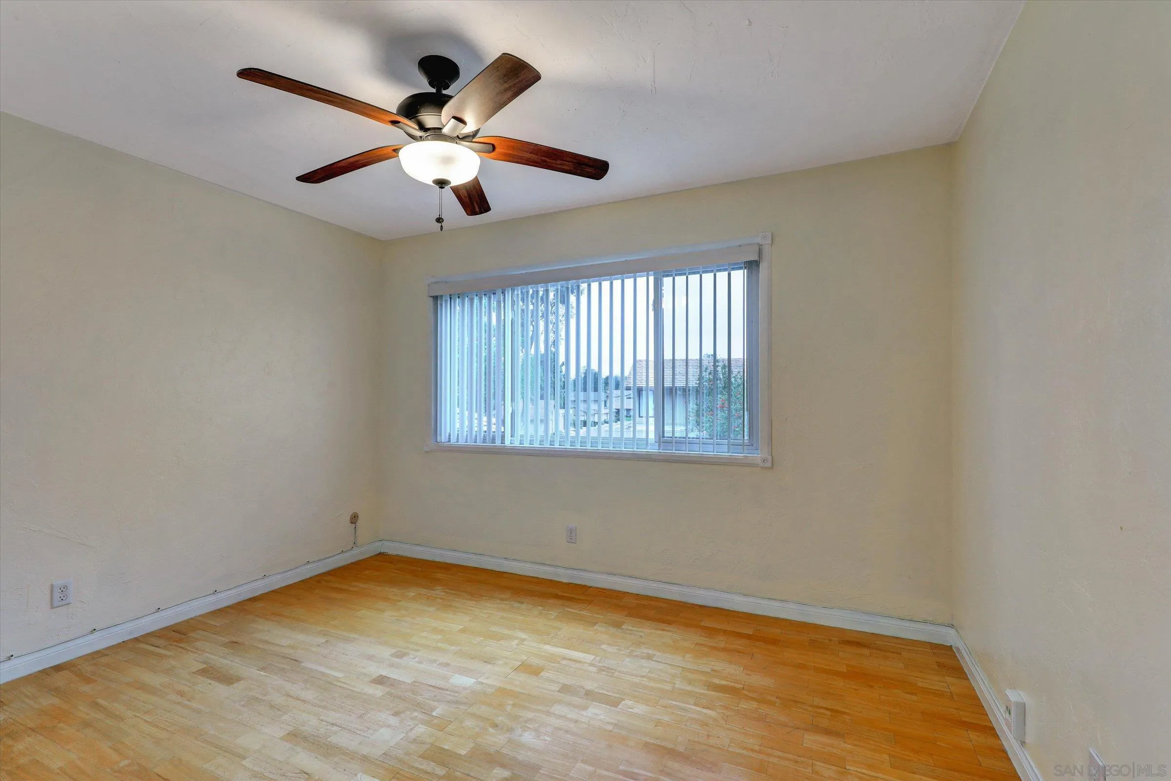 https://cdn.realtyfeed.com/cdn/127/260007642/b9284f898f1b4de6e8430103ea7b565e.webp