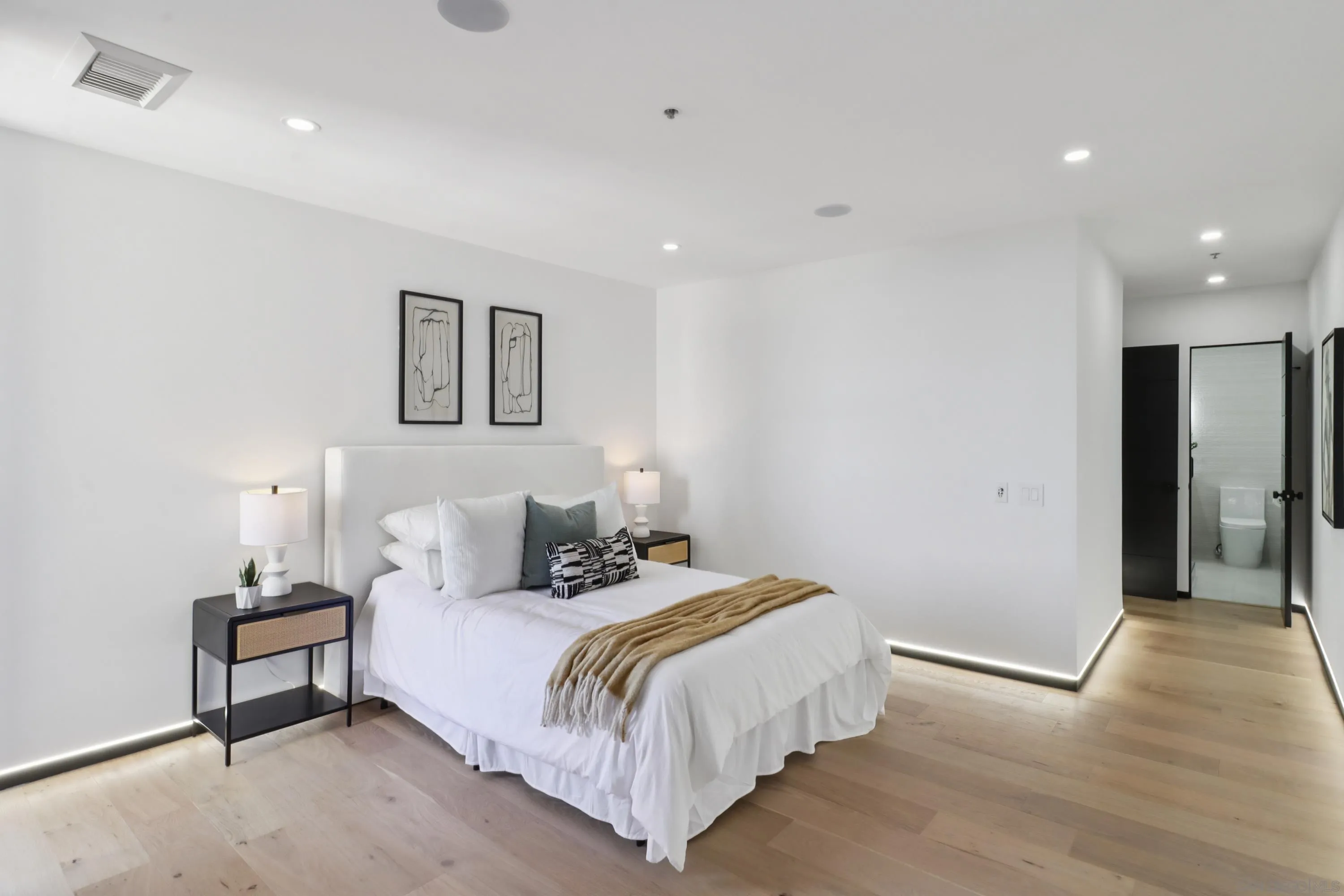 https://cdn.realtyfeed.com/cdn/127/260007646/1541b0d496d8cc1ac17761be49ac7030.webp