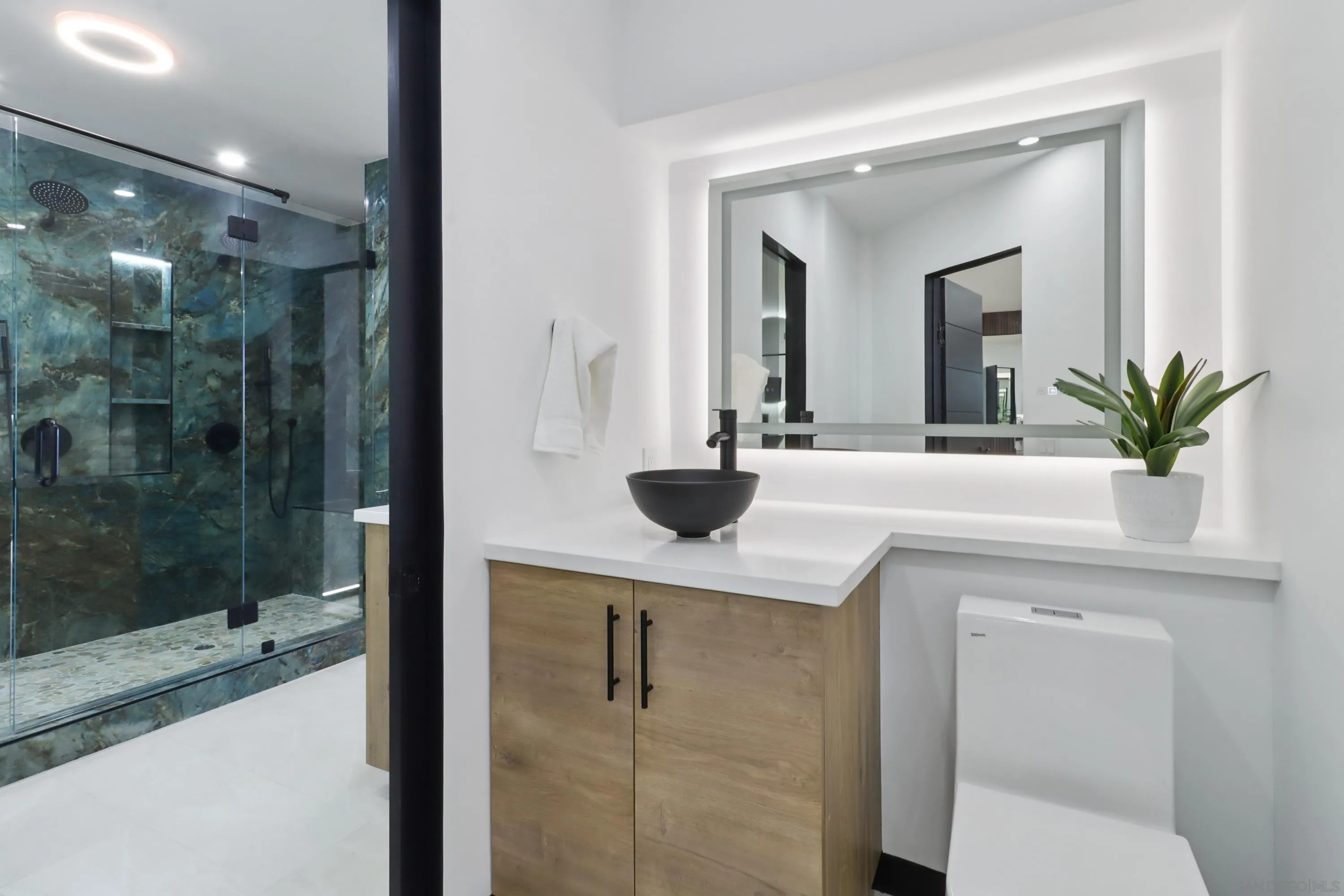 https://cdn.realtyfeed.com/cdn/127/260007646/56b373386d696653975a3f6143f842a2.webp