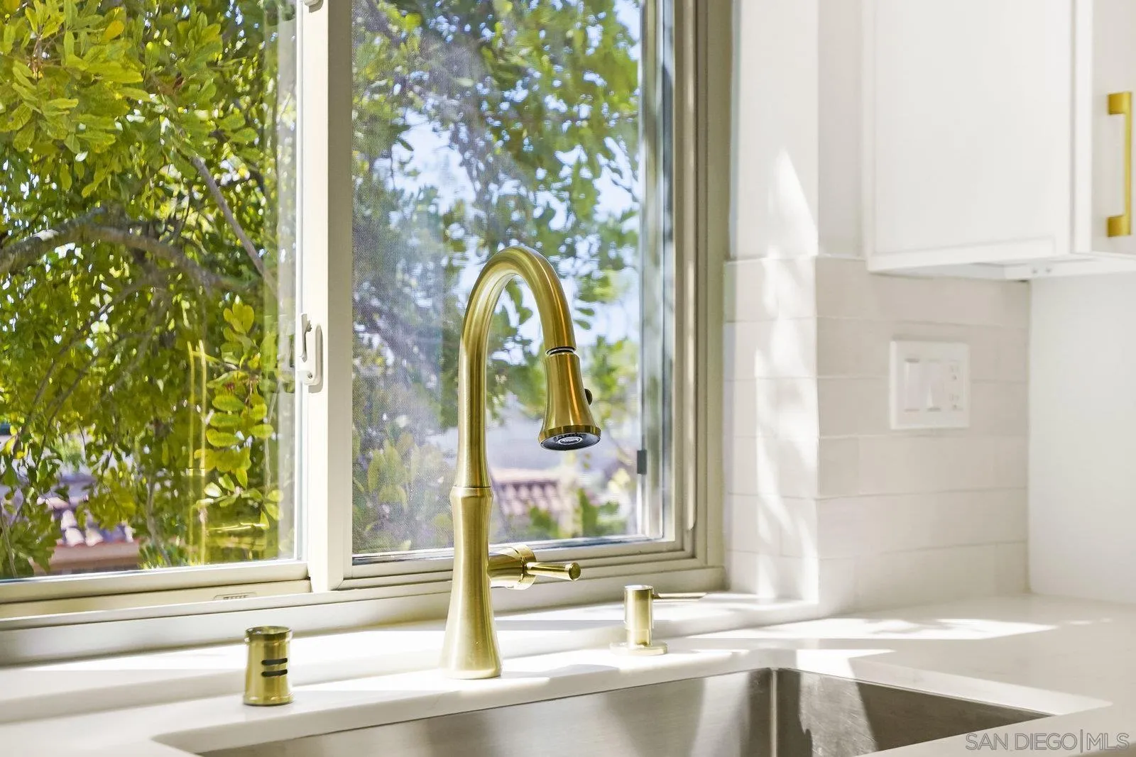 https://cdn.realtyfeed.com/cdn/127/260007655/df4b08fae01cf4af17a272e24ac56938.webp