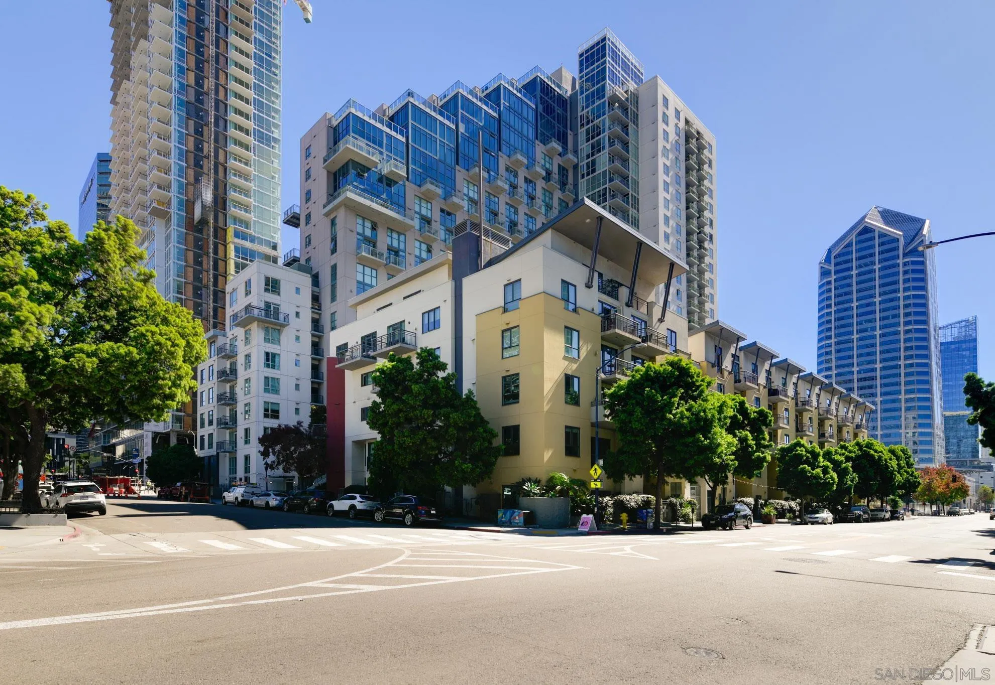 https://cdn.realtyfeed.com/cdn/127/260007663/2a8ed8bf8683570e733d78fba19ca6c3.webp