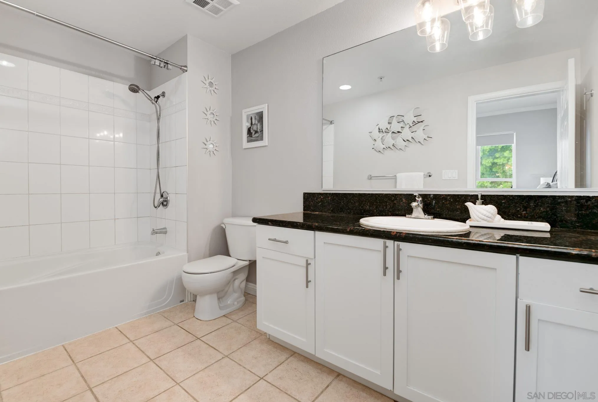 https://cdn.realtyfeed.com/cdn/127/260007663/8cd2c5cac6536e20e4b99151196883b3.webp