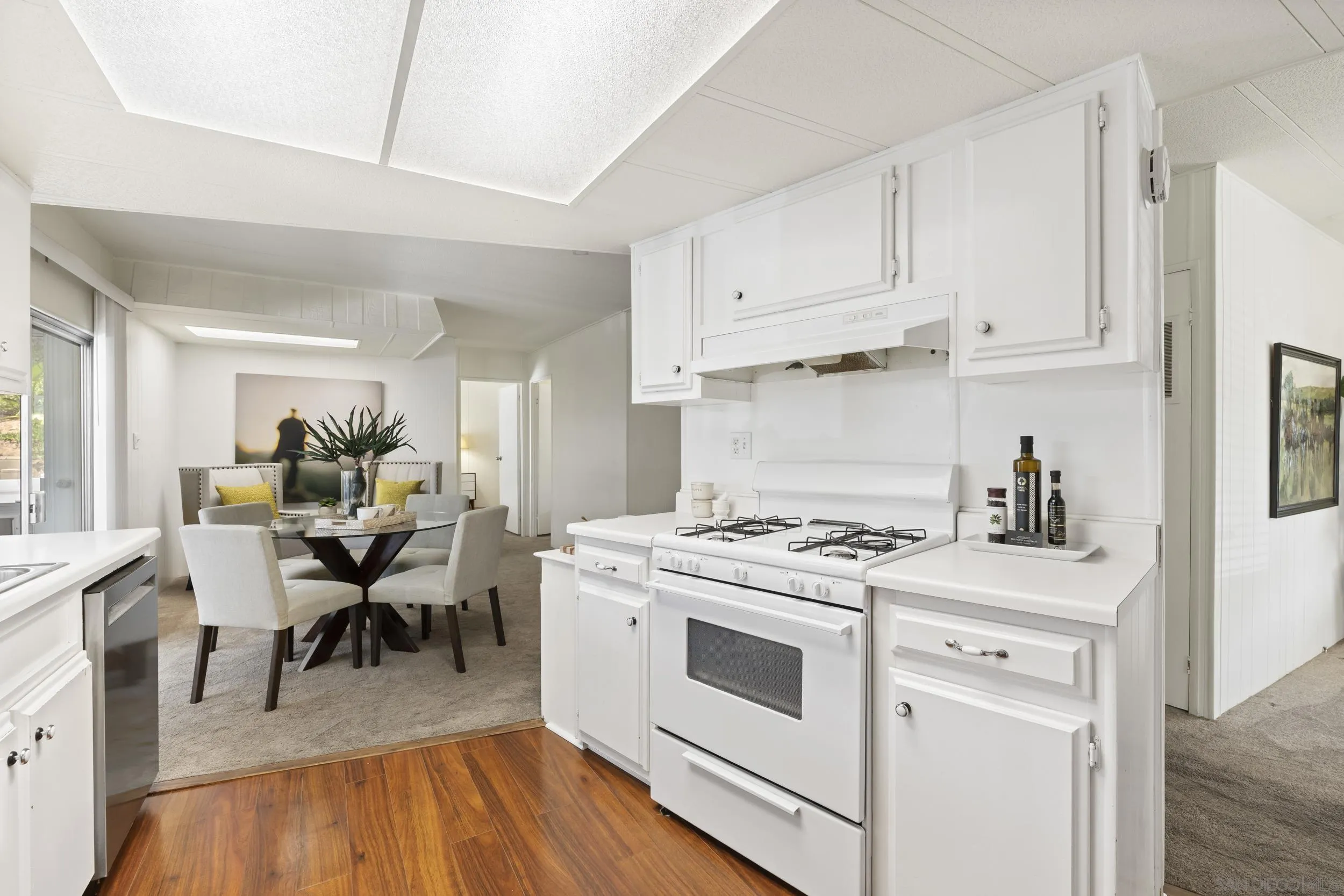 https://cdn.realtyfeed.com/cdn/127/260007665/3c8cbacc5c7584cded3d859489612f11.webp