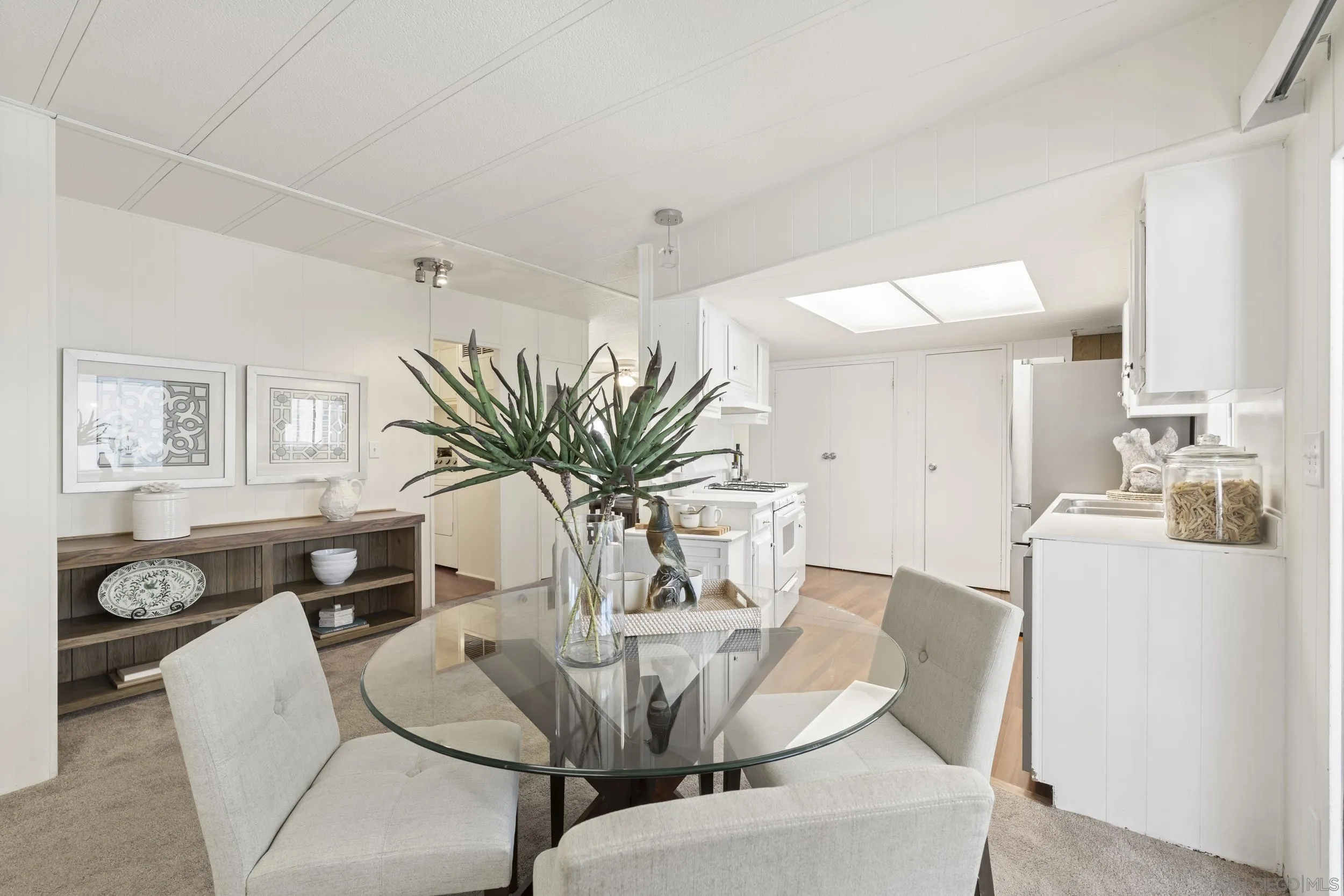 https://cdn.realtyfeed.com/cdn/127/260007665/a8bde72688410d7152658d569e8db2f9.webp