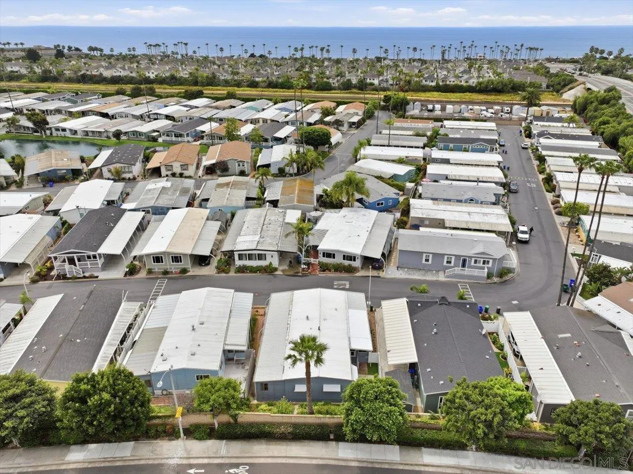 https://cdn.realtyfeed.com/cdn/127/260007665/a937e3bfed77f93e7112f735a06877d8.webp
