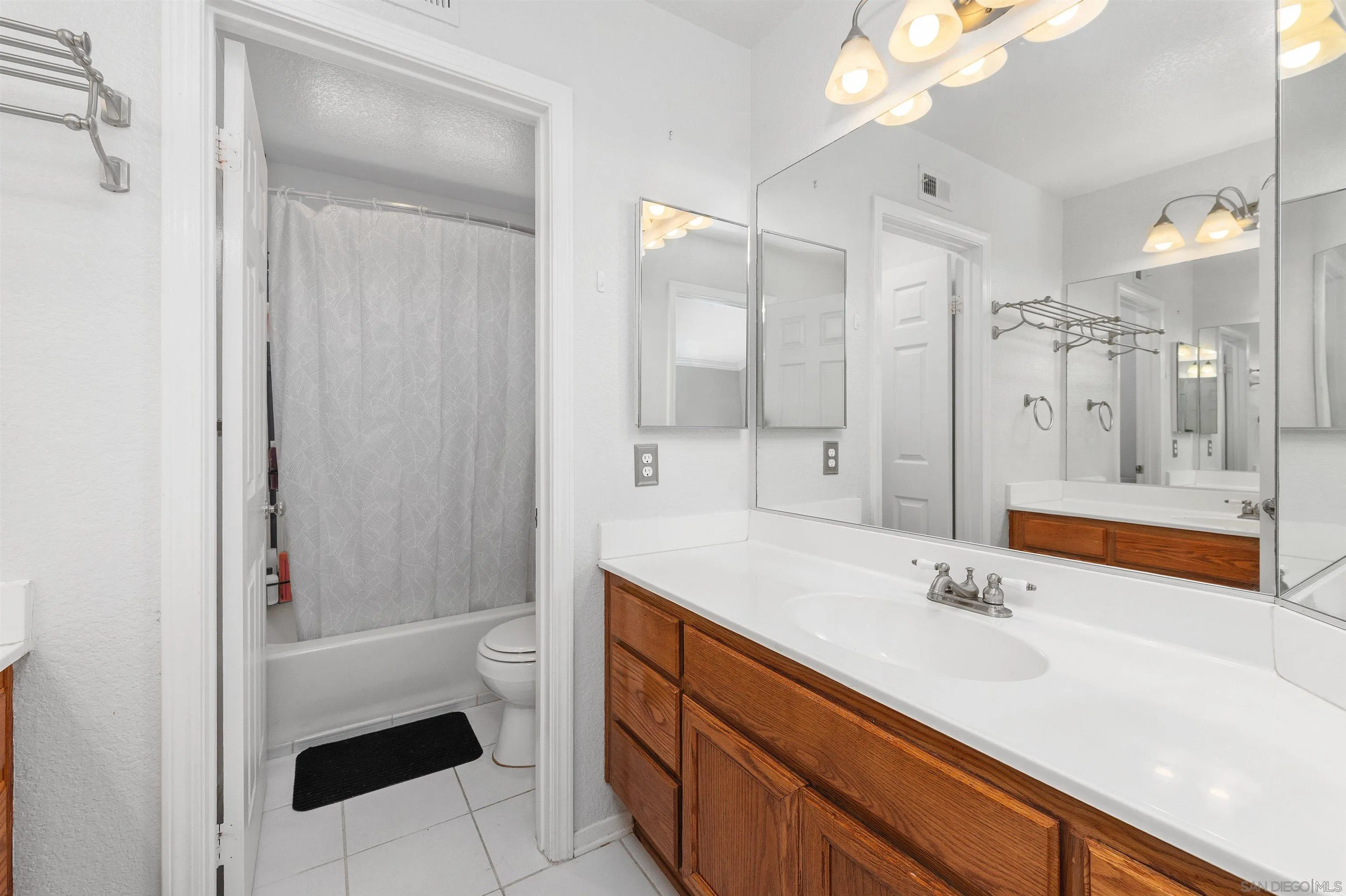 https://cdn.realtyfeed.com/cdn/127/260007668/bf3cdcbd3d180584792021c0b705658a.webp