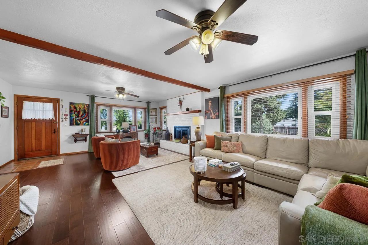 https://cdn.realtyfeed.com/cdn/127/260007676/82adb0f0239ed5ae46bad238d3bc4d6d.webp