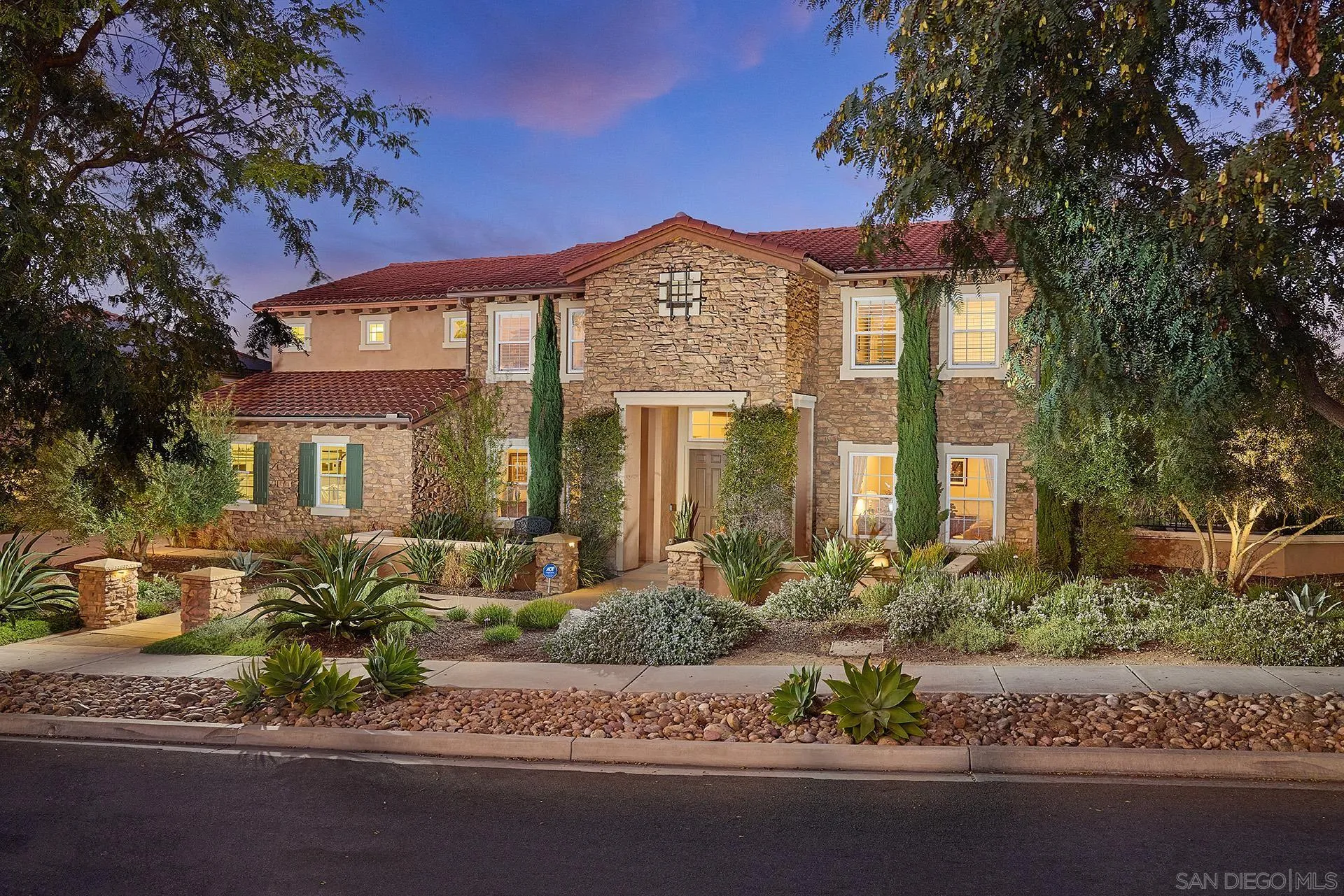 https://cdn.realtyfeed.com/cdn/127/260007677/8fff0ddbae384e411f955f68aed8740b.webp