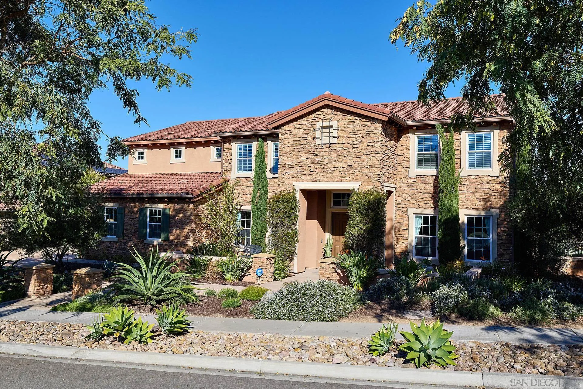 https://cdn.realtyfeed.com/cdn/127/260007677/963412e620fa69bc5239682653c15cd9.webp