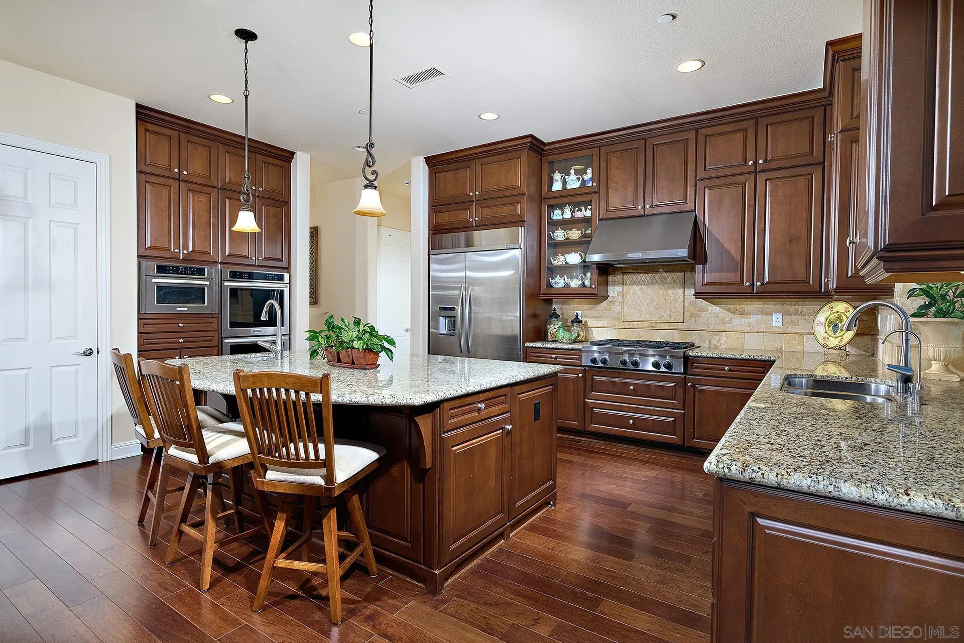 https://cdn.realtyfeed.com/cdn/127/260007677/9bac2b8eeffcfd48ff51778ad0573a15.webp