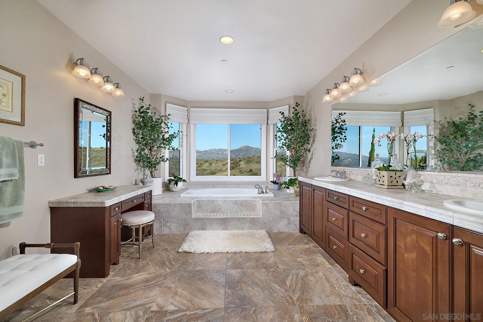 https://cdn.realtyfeed.com/cdn/127/260007677/9eb9f00c827b983f8eb2a57dcec0cfa0.webp