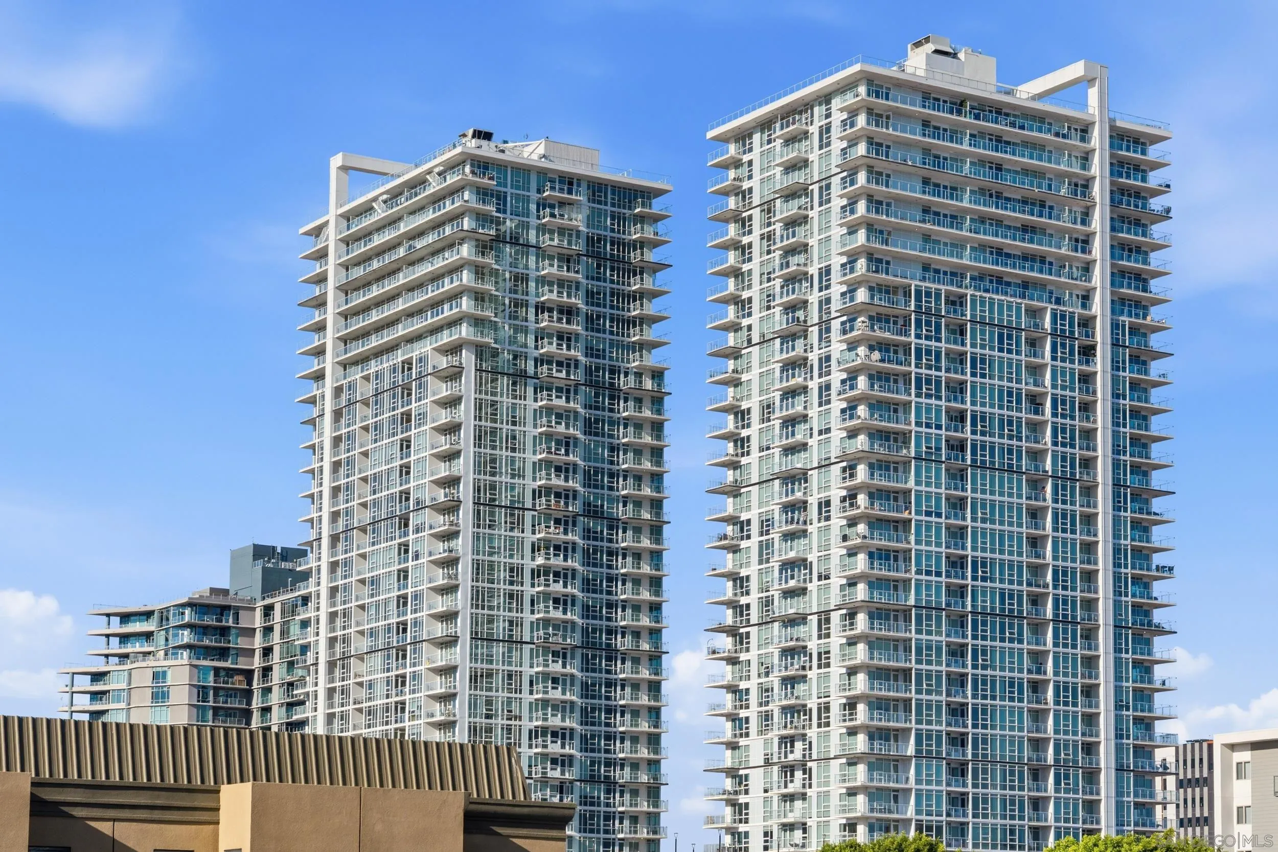 https://cdn.realtyfeed.com/cdn/127/260007687/e8cba1f22bbd87c525a88e9229a26d07.webp