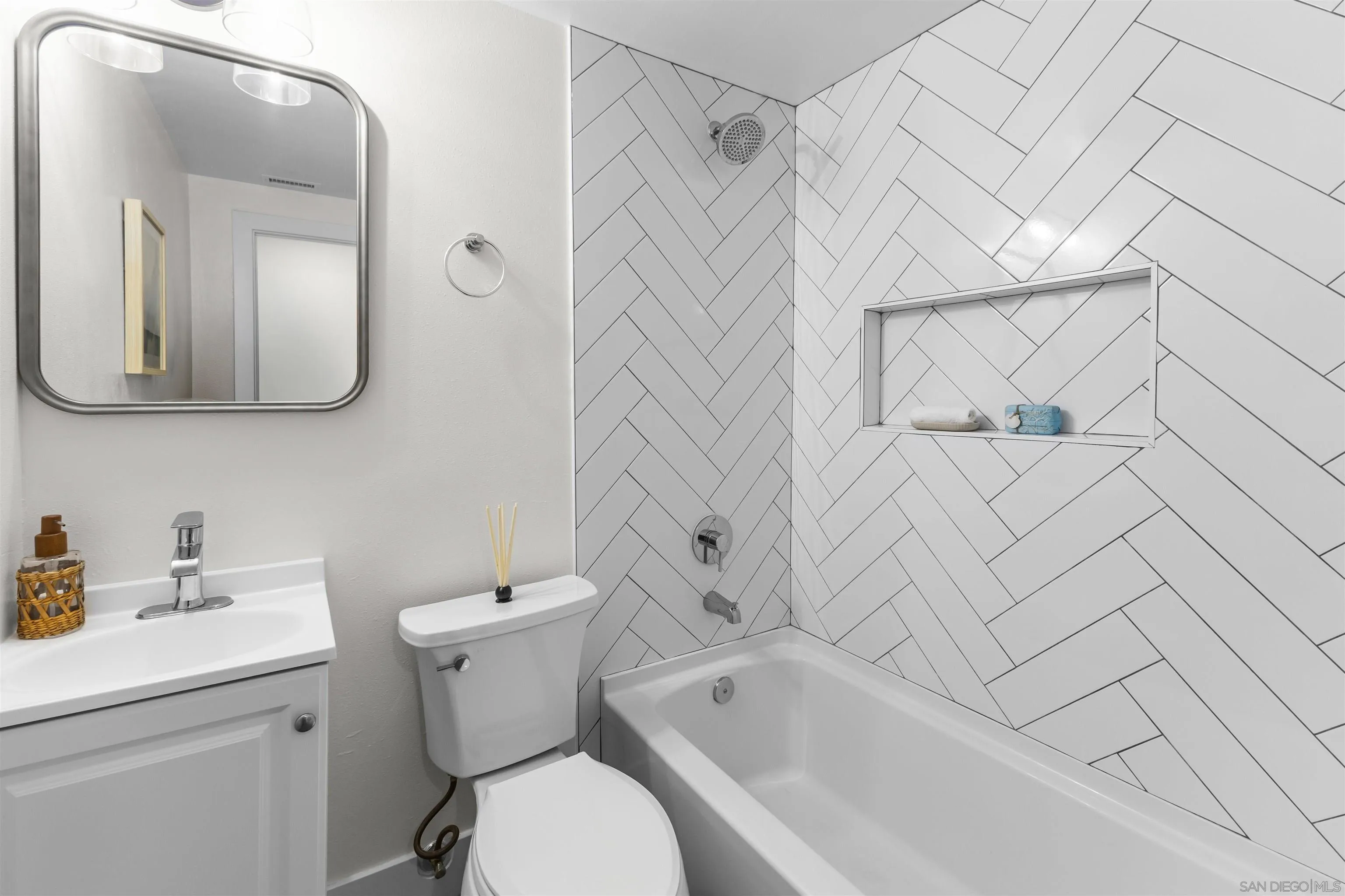 https://cdn.realtyfeed.com/cdn/127/260007688/3b8057bab9a20b7d51f40454975bc492.webp