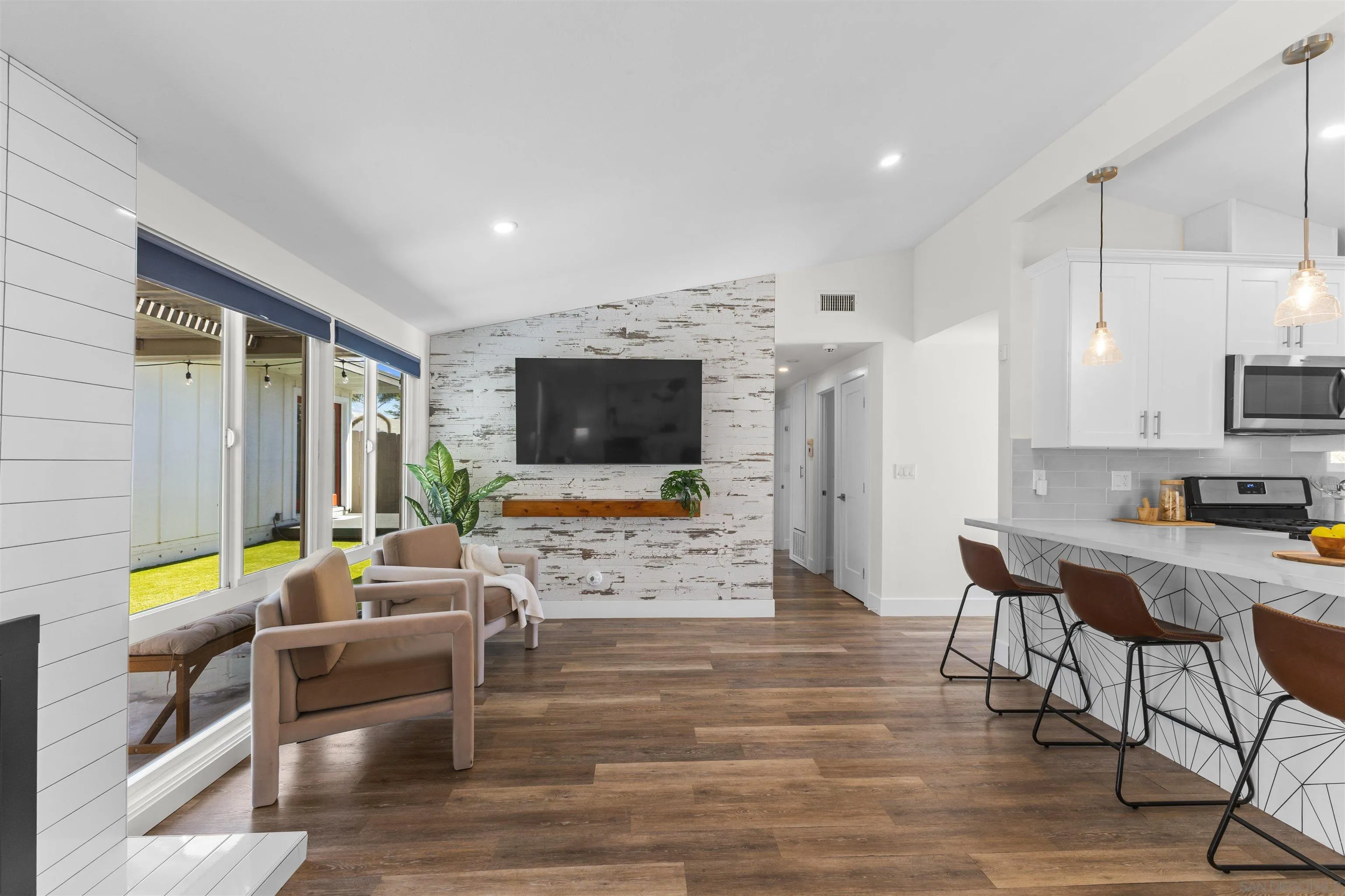 https://cdn.realtyfeed.com/cdn/127/260007688/af8bf8e21d5b9e35f29d1fb655f93779.webp