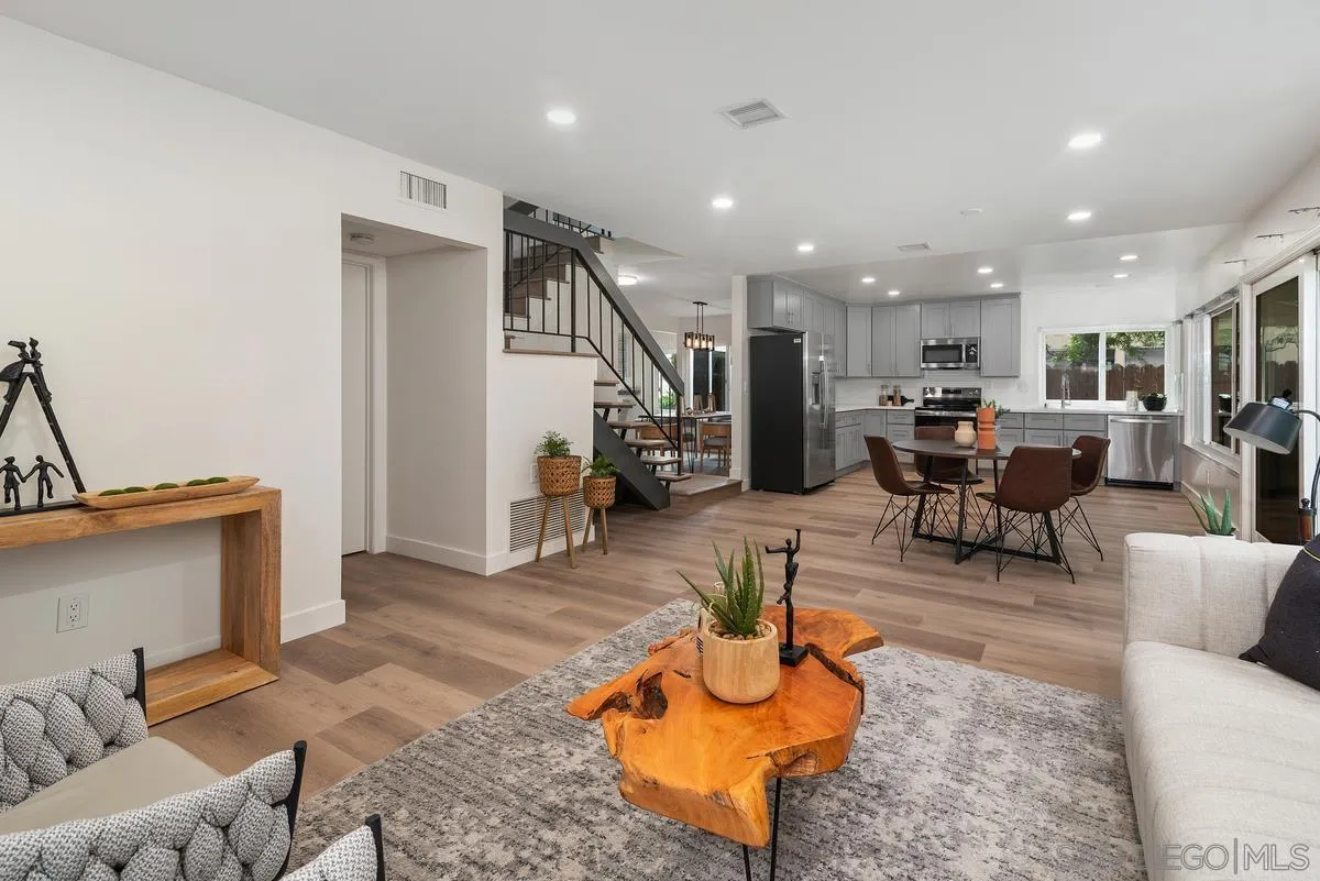 8468 Calle Morelos, San Diego, CA, 92126