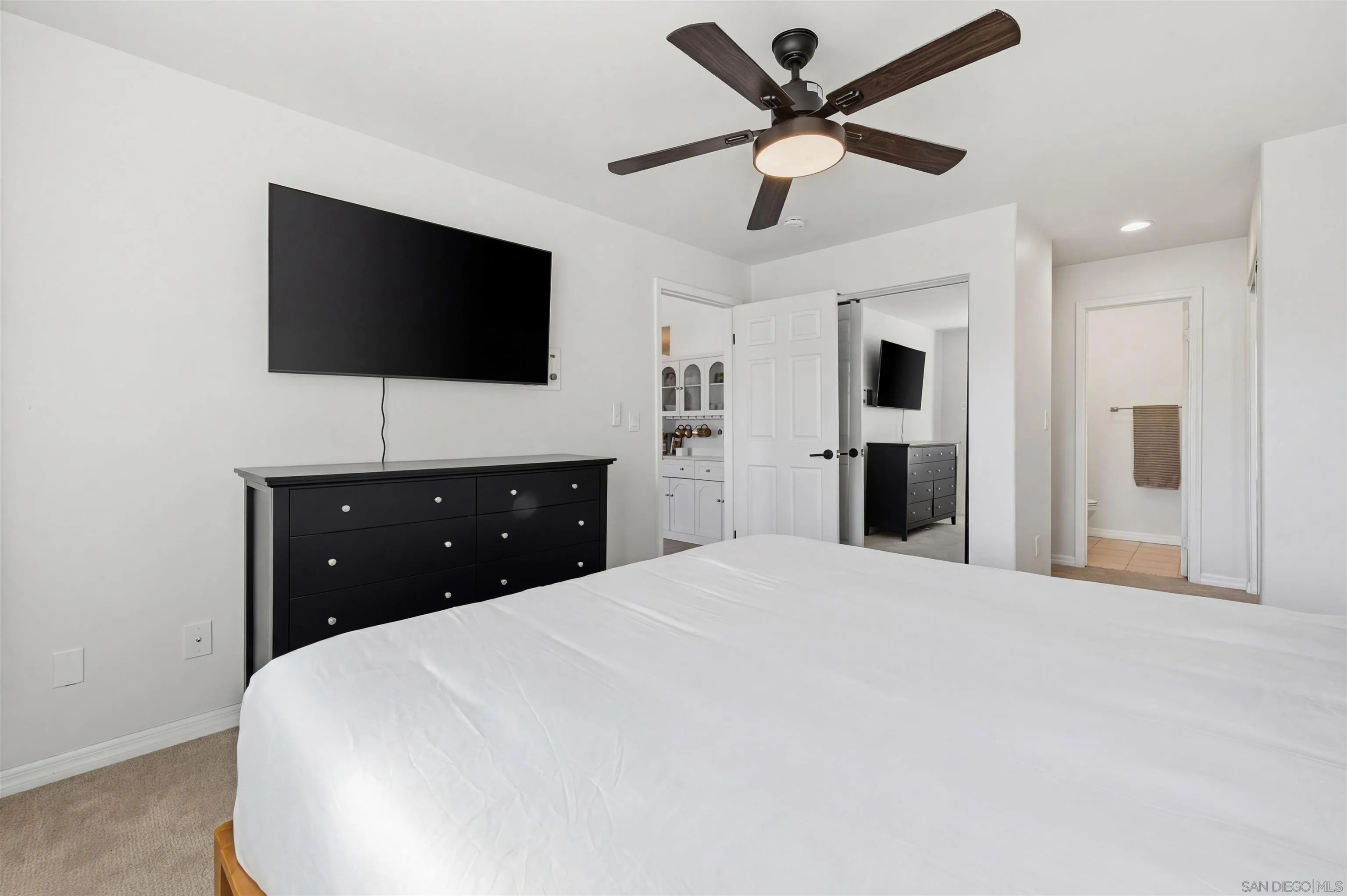 https://cdn.realtyfeed.com/cdn/127/260007697/5136b3bb8d151efd287e2670f2604ffa.webp