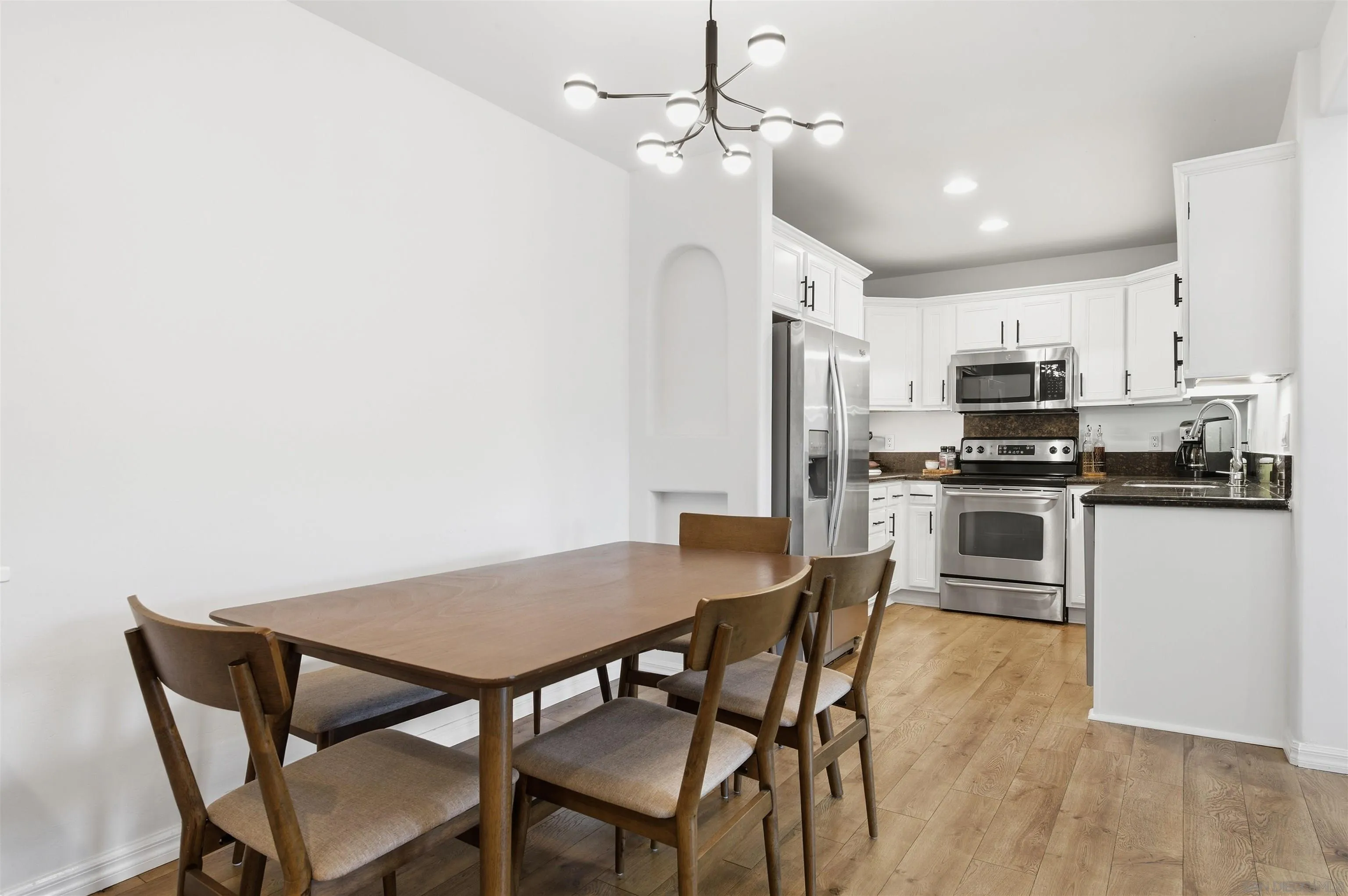 https://cdn.realtyfeed.com/cdn/127/260007697/52ef58fa7574599761b2378130e6a19e.webp