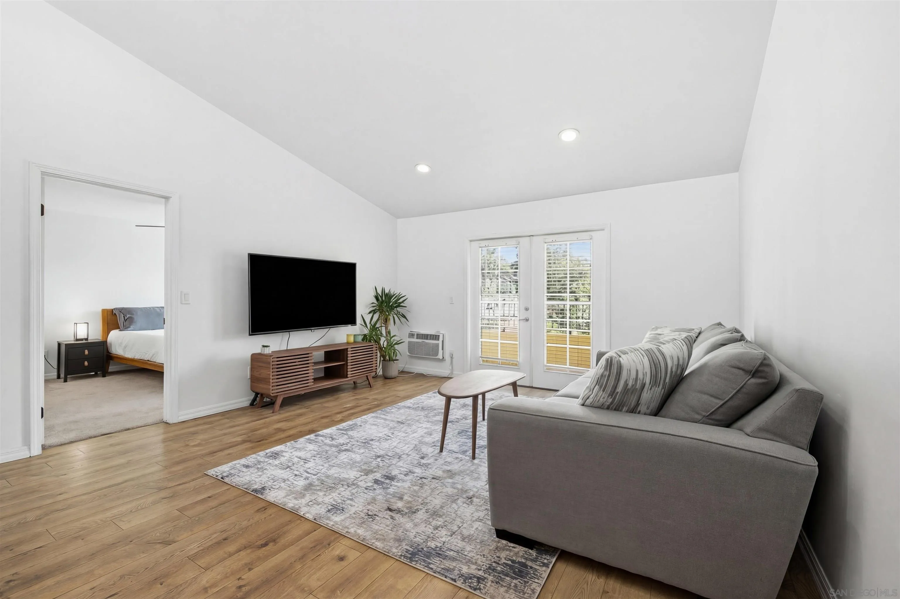 https://cdn.realtyfeed.com/cdn/127/260007697/8e1b7ba330e28bf6b5babe621bbc3843.webp
