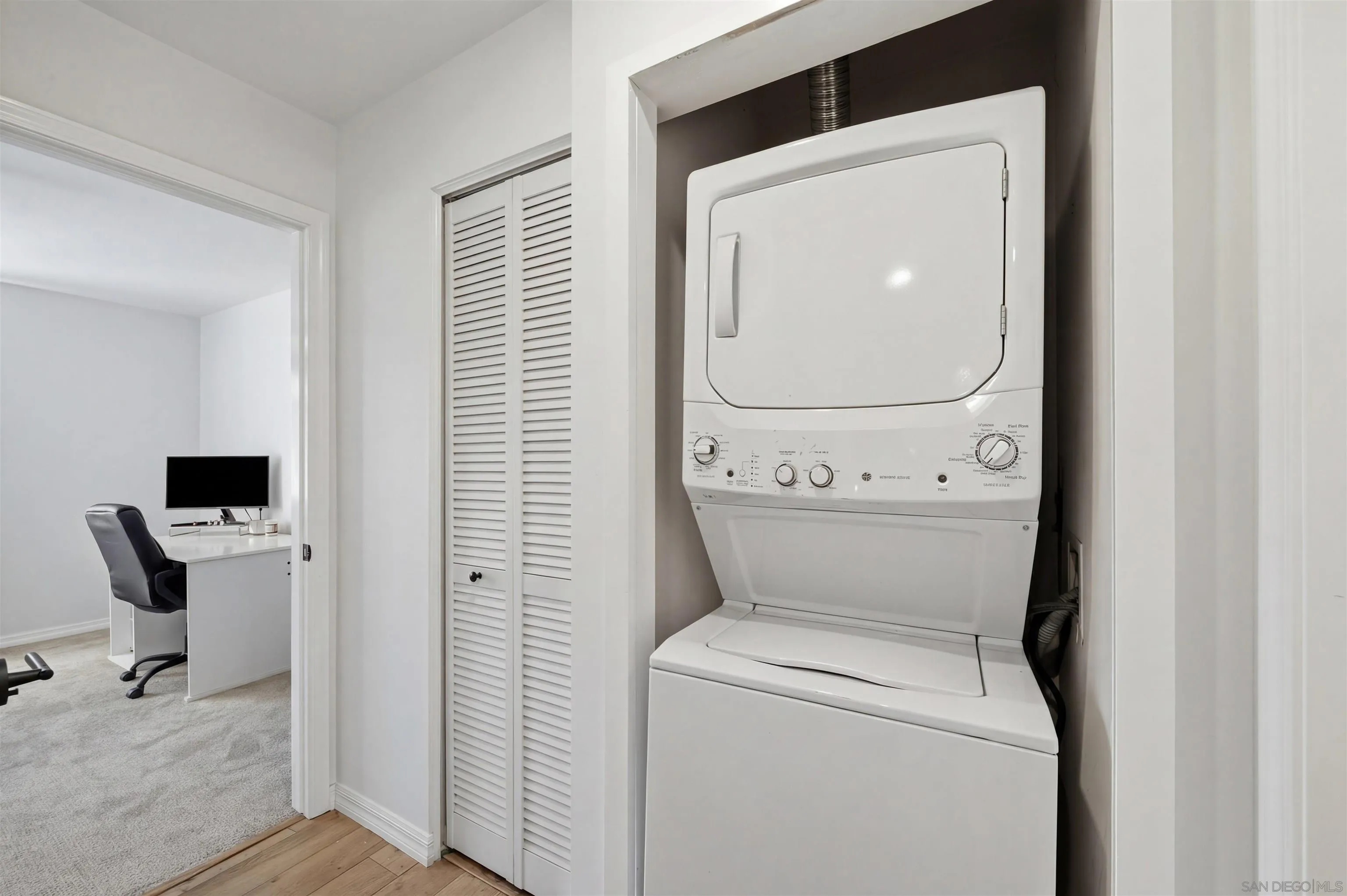 https://cdn.realtyfeed.com/cdn/127/260007697/9a182febdb61bdb209469d72fa09200c.webp