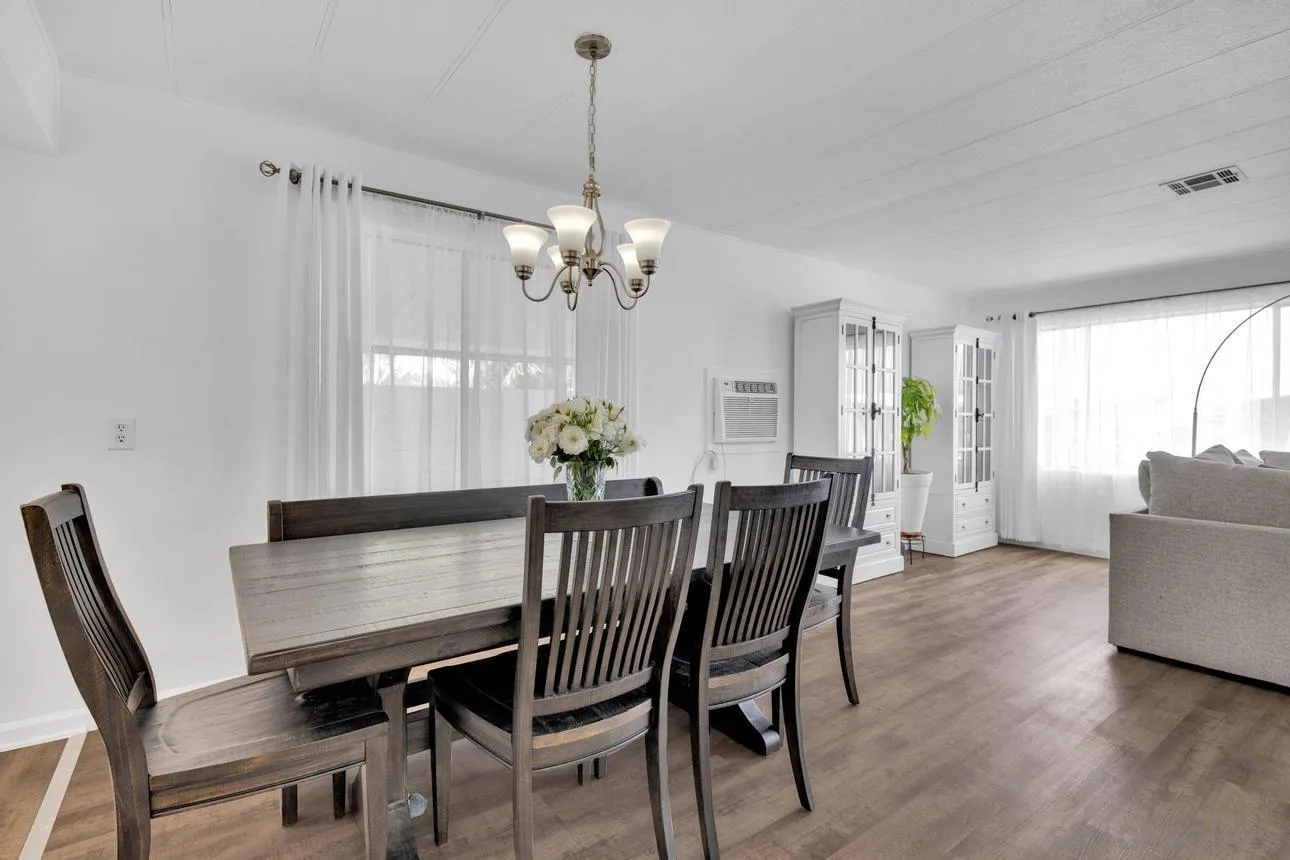 https://cdn.realtyfeed.com/cdn/127/260007698/4106f2a9622835d3d84915407dafc13f.webp