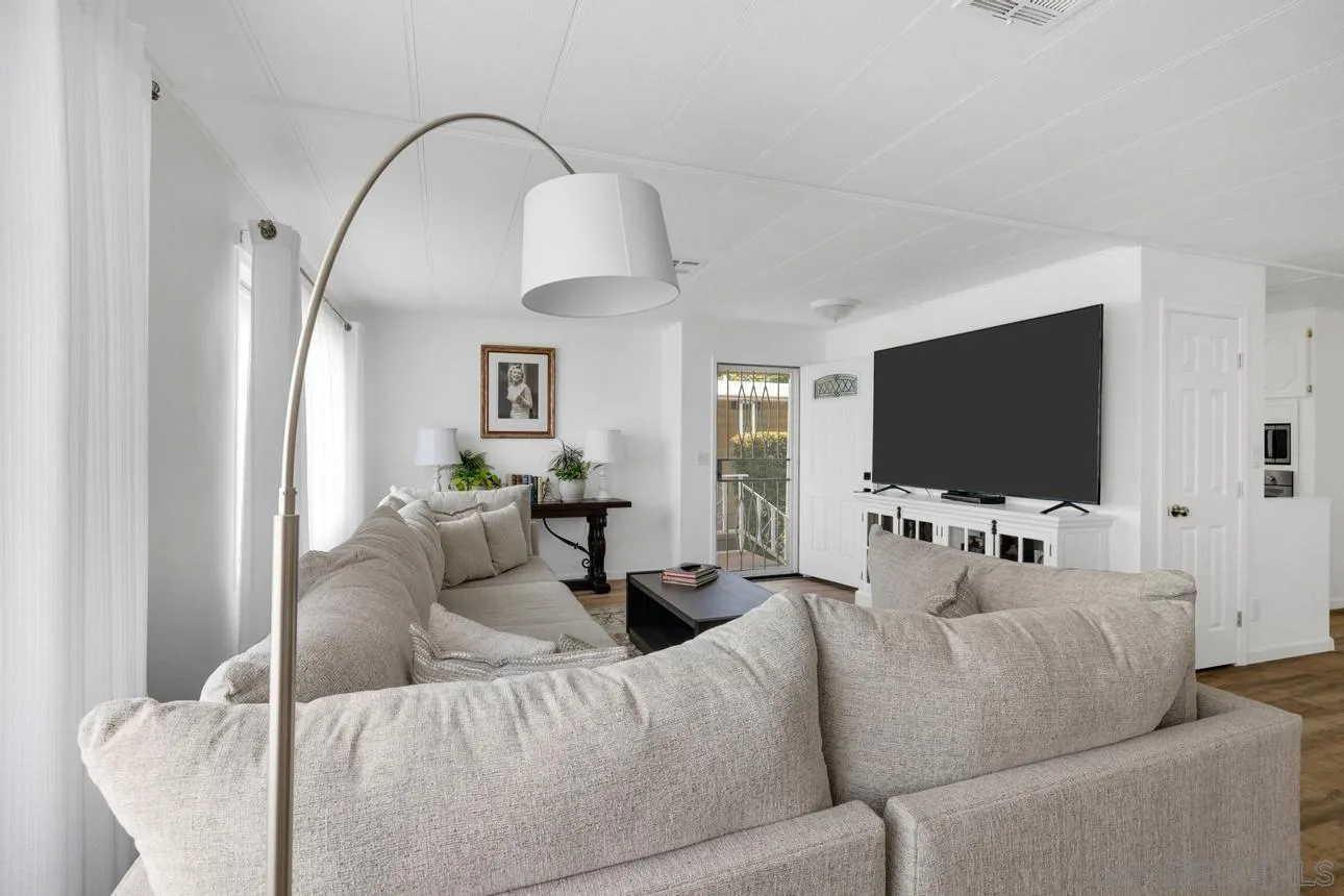https://cdn.realtyfeed.com/cdn/127/260007698/af8b730dc1c1de15ea13313bc110713f.webp