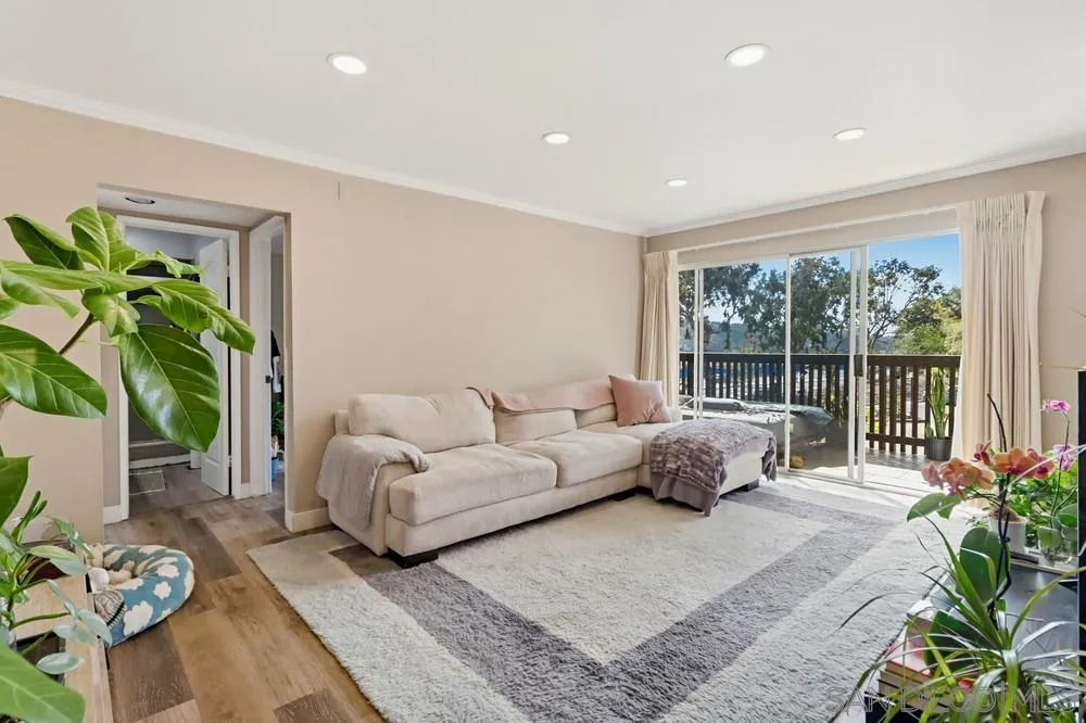 Photo #2: 260007702 Listing: Photo #2